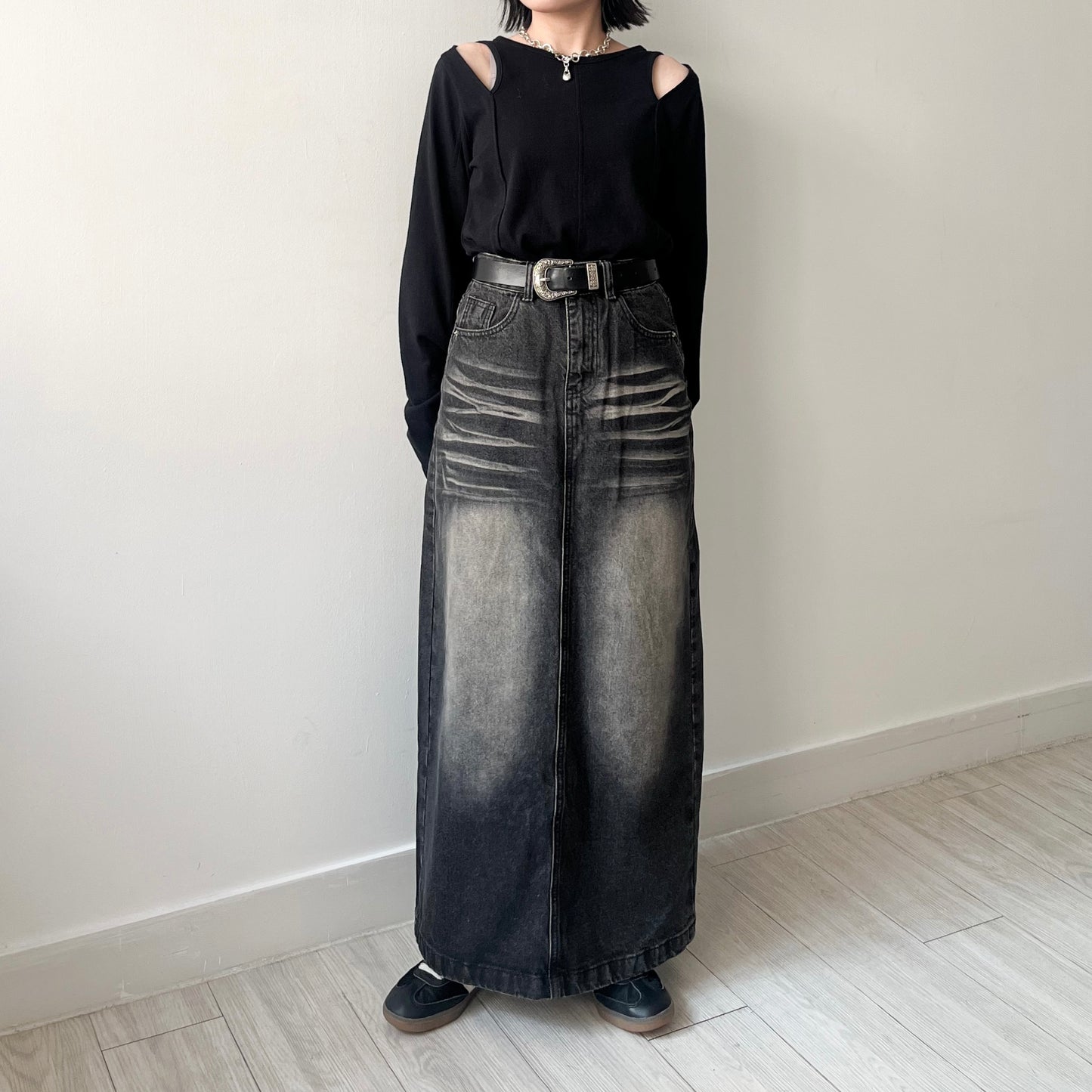 SK106- Black H-Line 洗水牛仔裙 ( S / M )