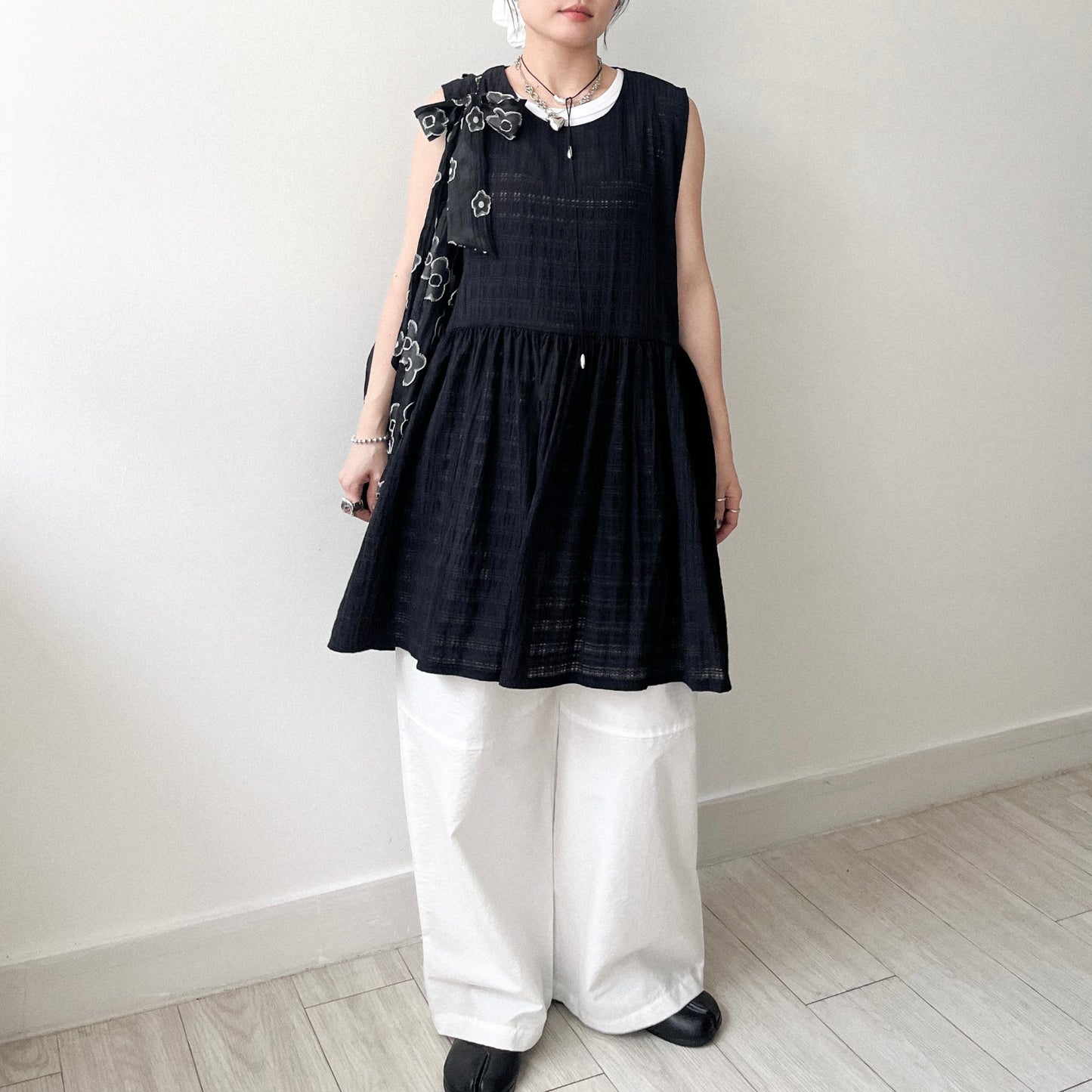 TP635- Big Cheked Side Ribbon Vest Layer | Black