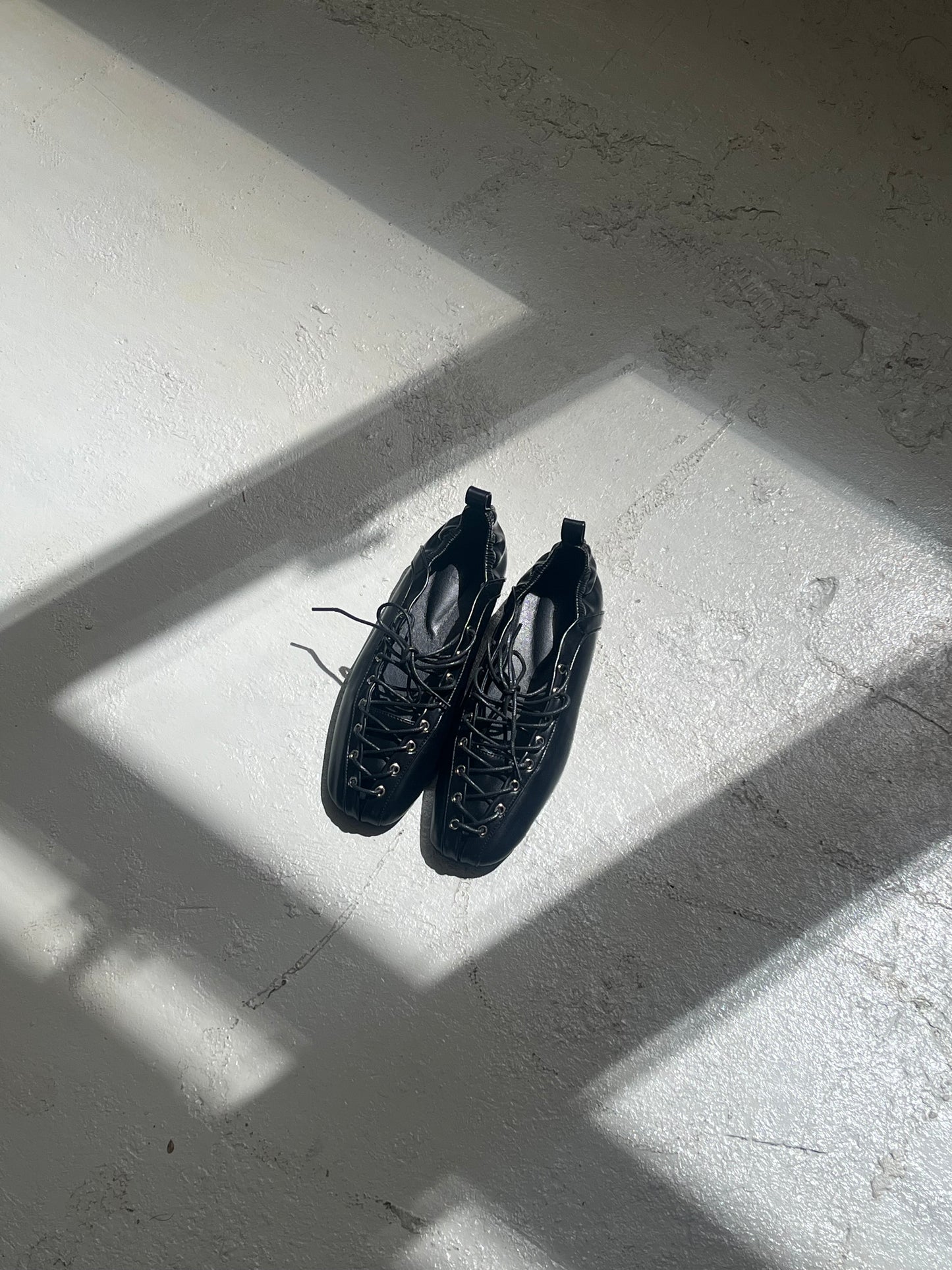SH10- 方頭芭蕾鏤空交叉鞋 | Brown | Black