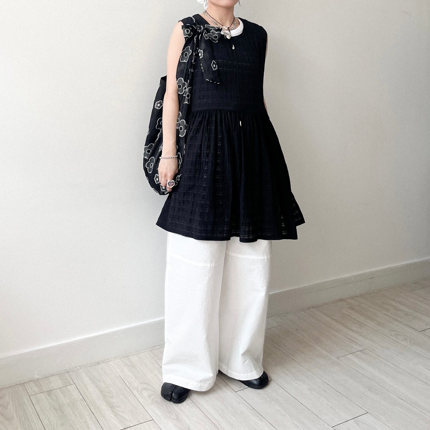 TP635- Big Cheked Side Ribbon Vest Layer | Black