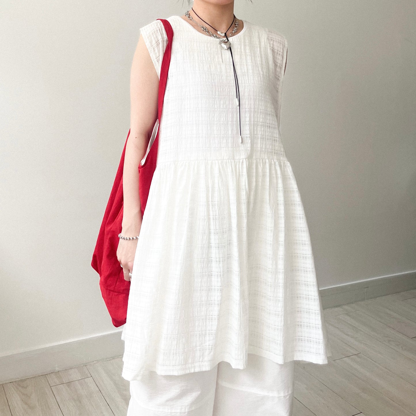 TP635- Big Cheked Side Ribbon Vest Layer | White