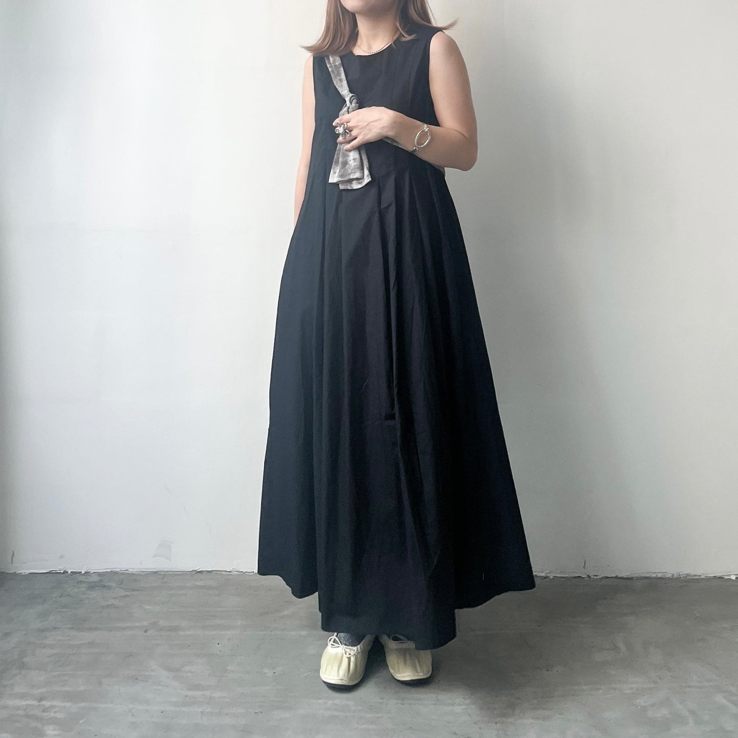 OP46- Fold One Piece | Ivory | Black