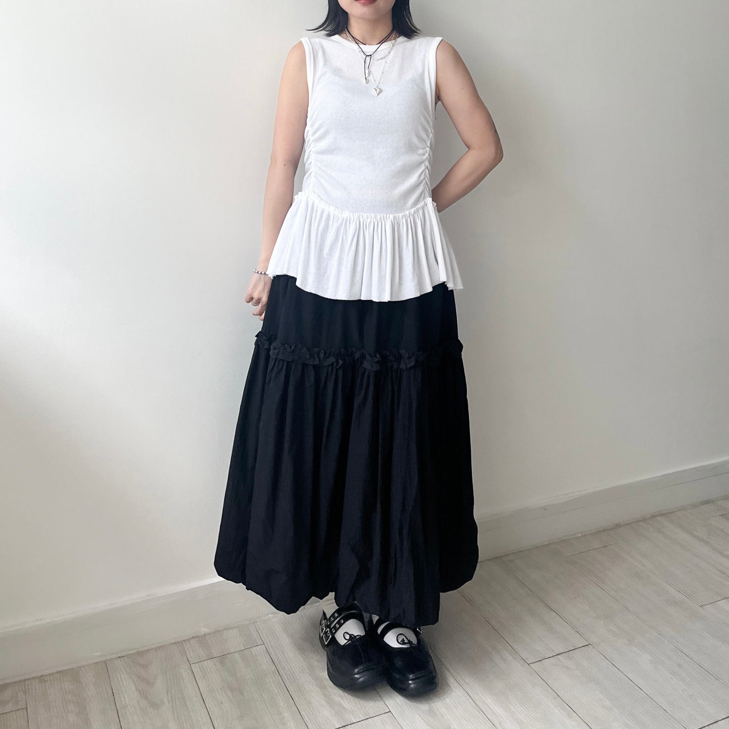 SK122- Ruffle Balloon Skirt | White | Black