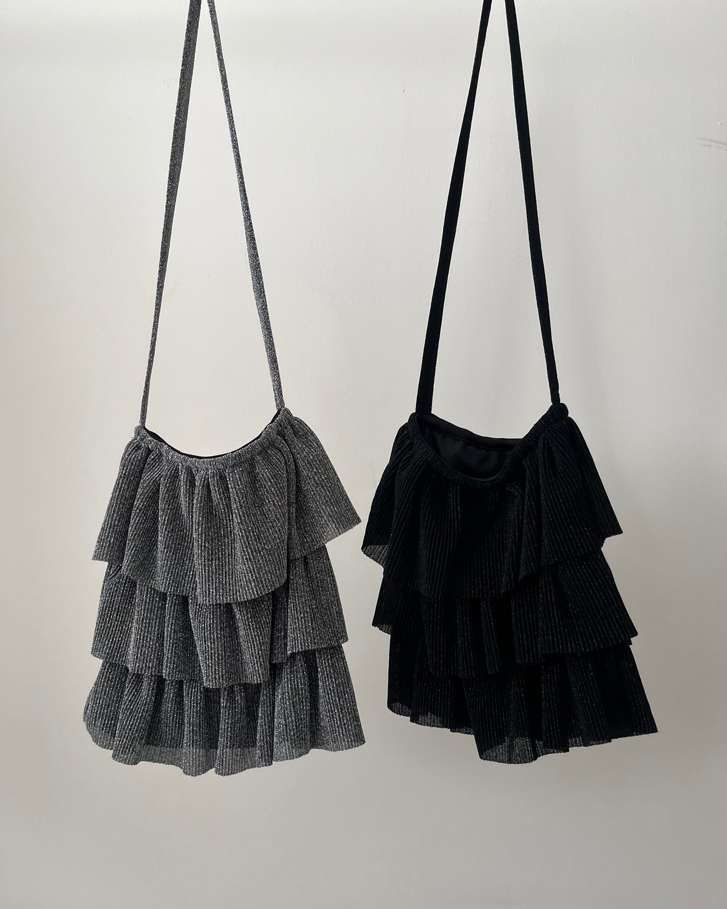 BG40- Lame-PleatedHandbag | Silver | Black