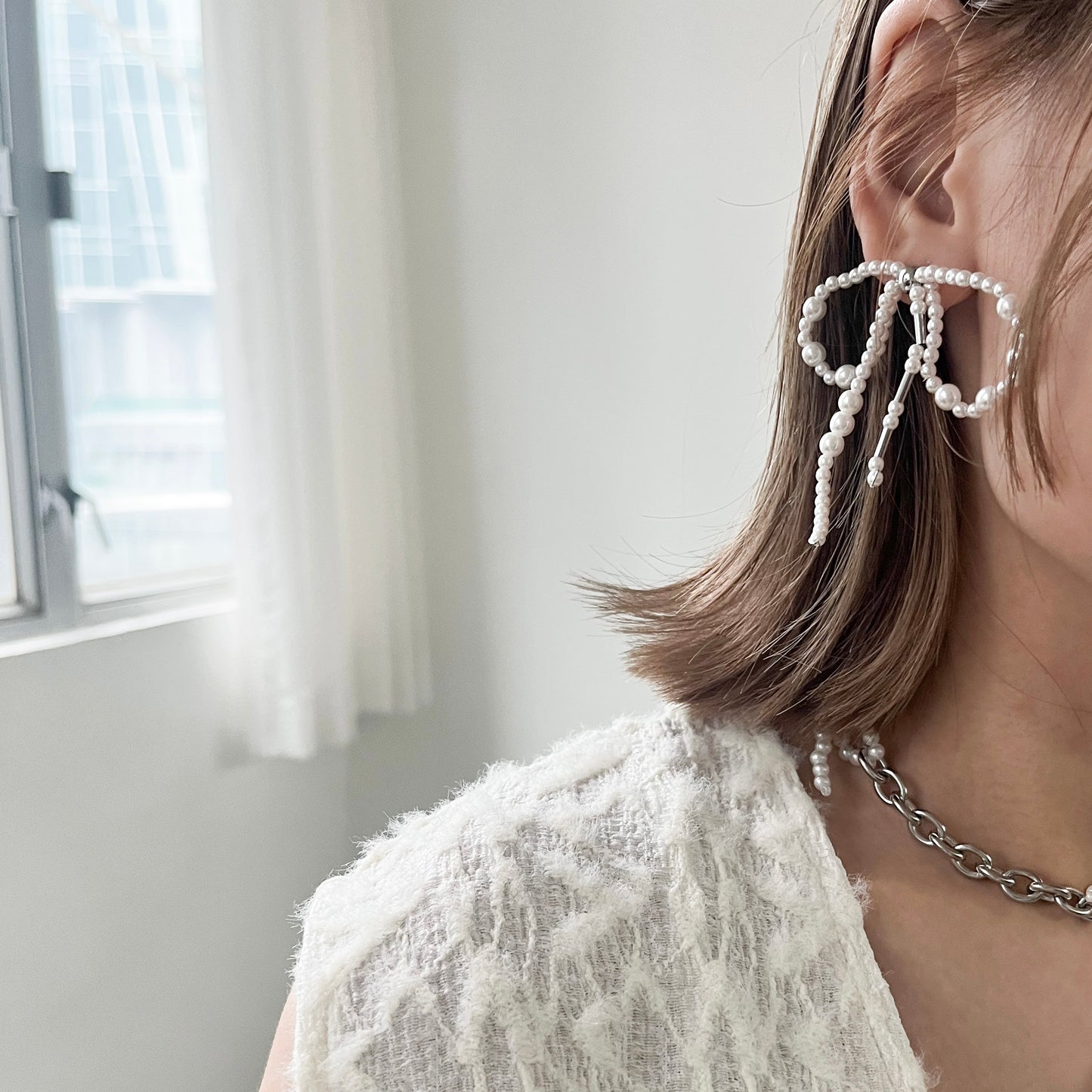 AC142- 3 Color Ribbon Earrings | Pearls | Clean | Black