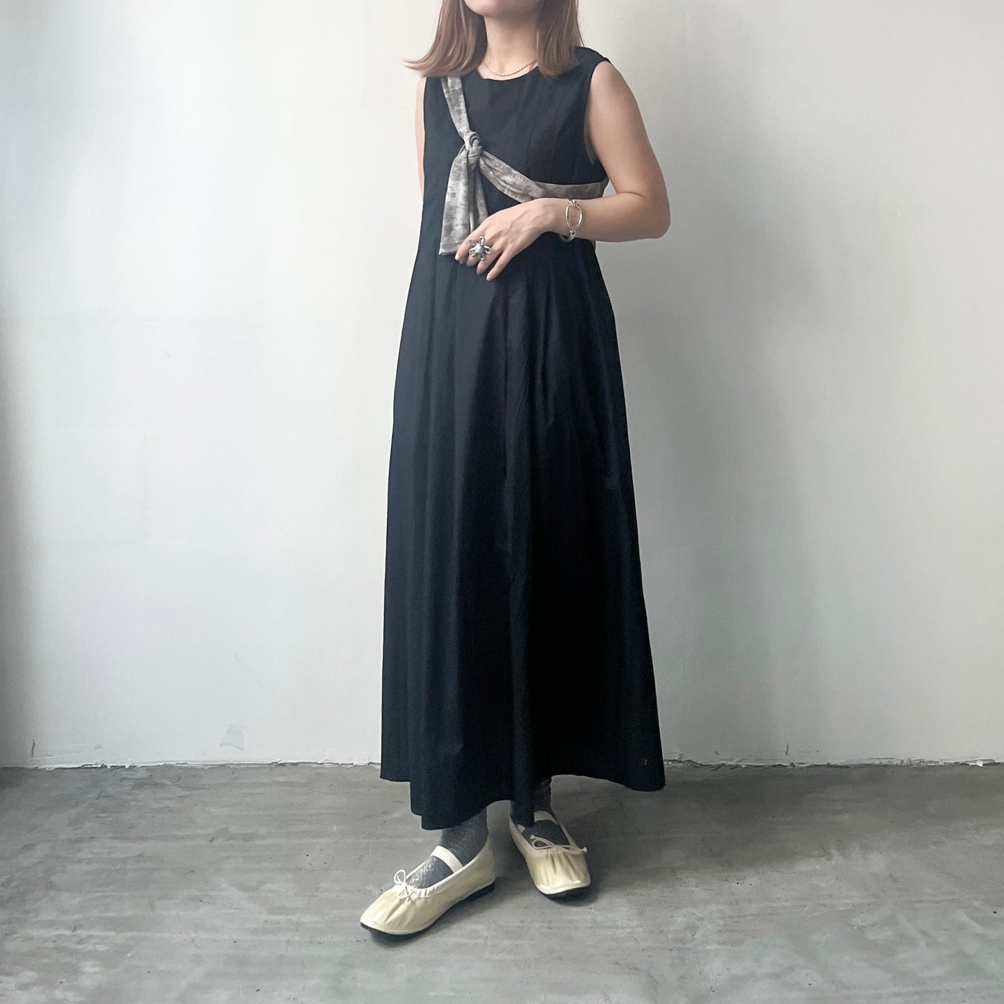 OP46- Fold One Piece | Ivory | Black