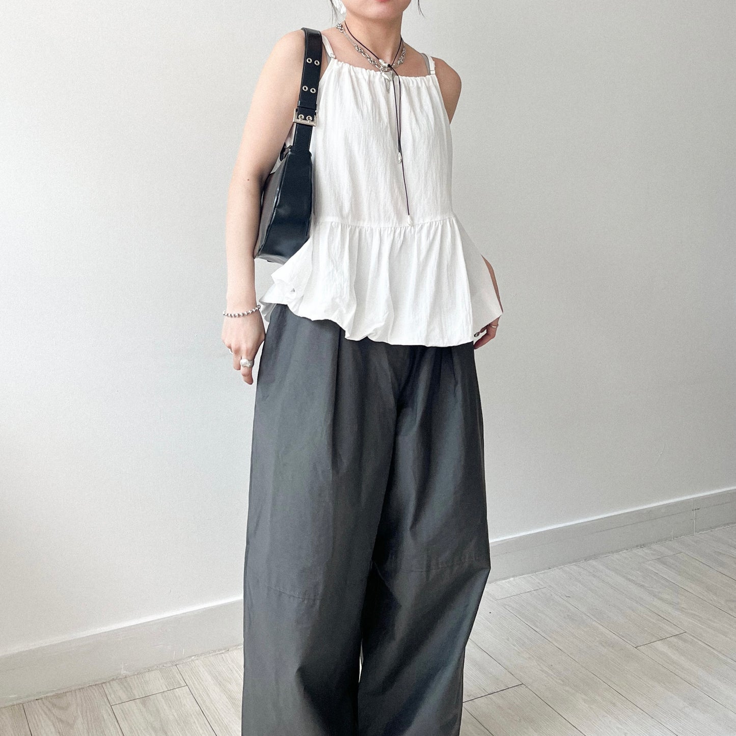 TP636- 斜Cut Balloon Vest | White
