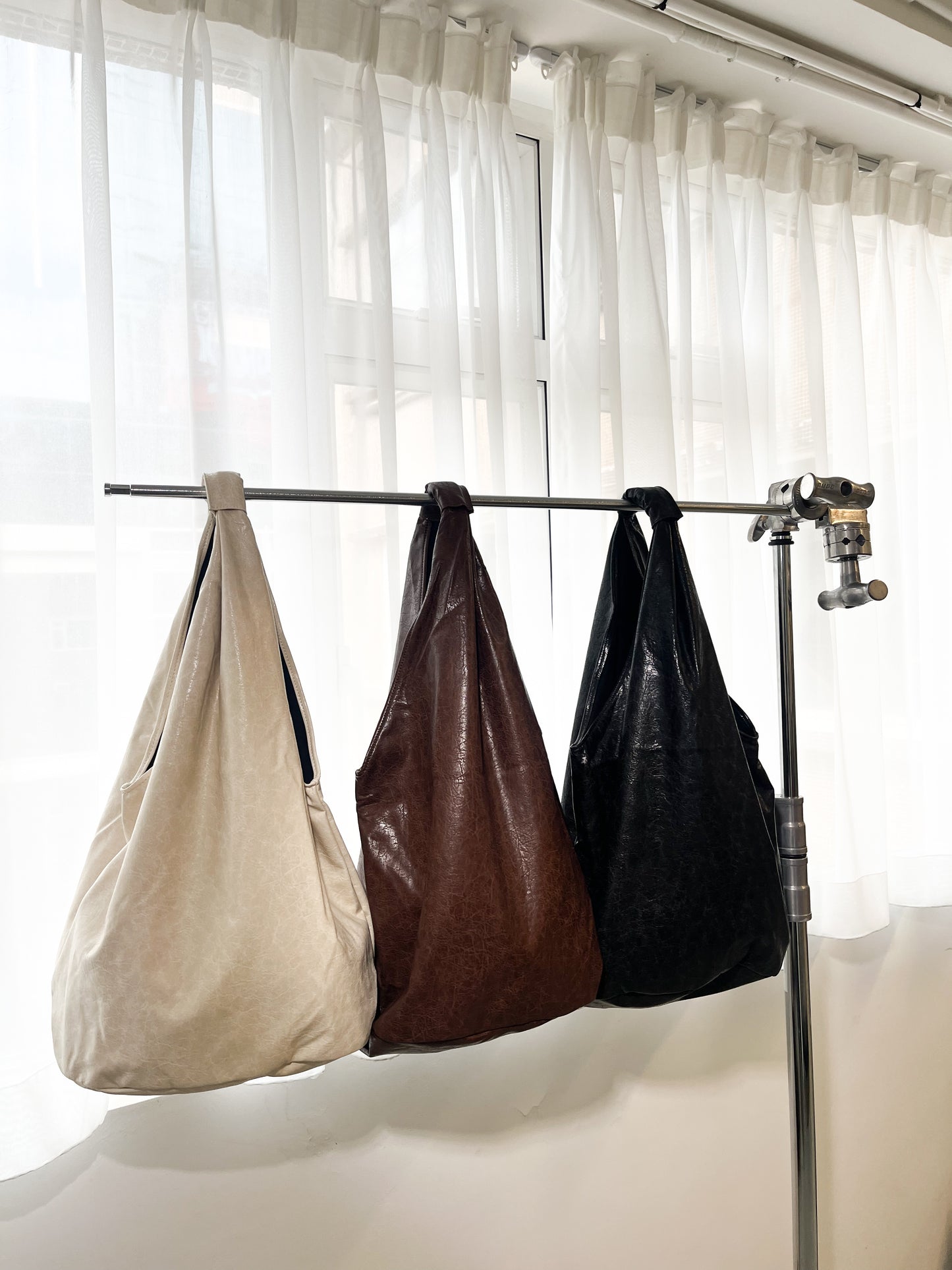 BG46- 暗紋皮革方形單肩包 | Ivory | Brown | Black