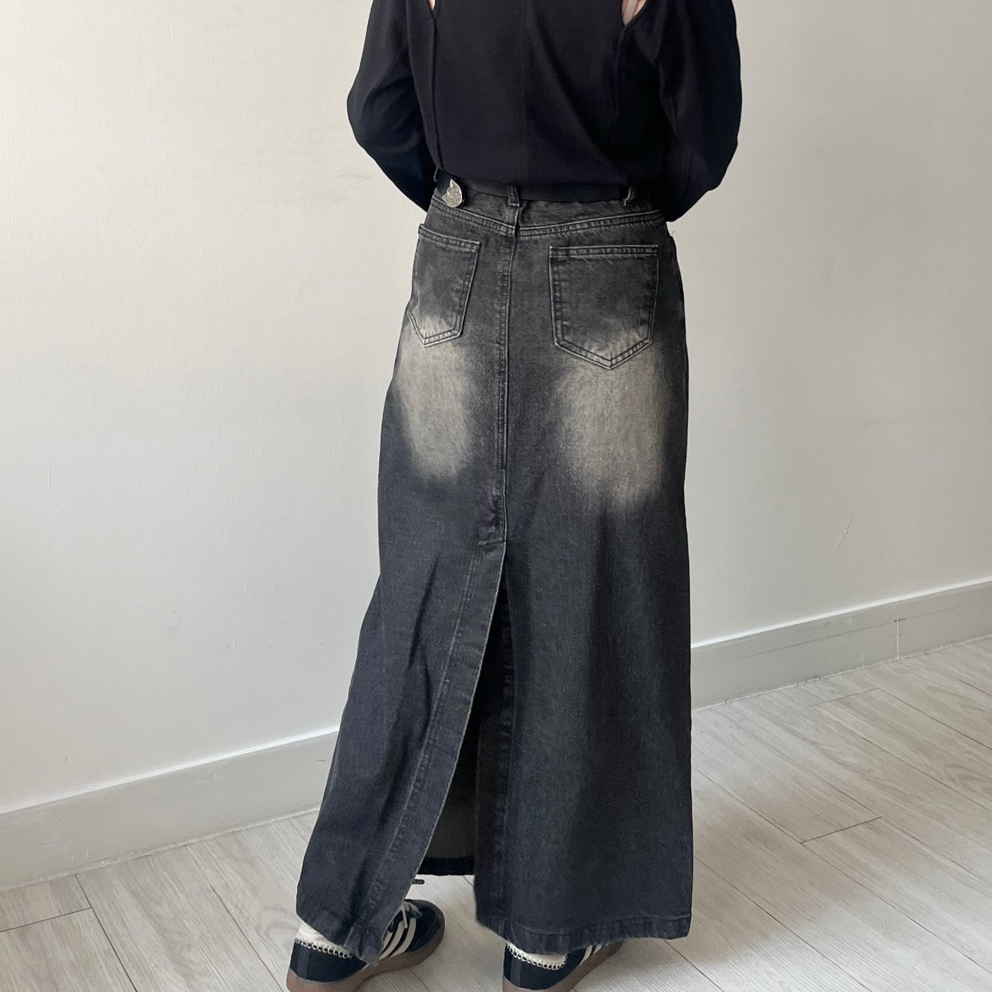 SK106- Black H-Line 洗水牛仔裙 ( S / M )