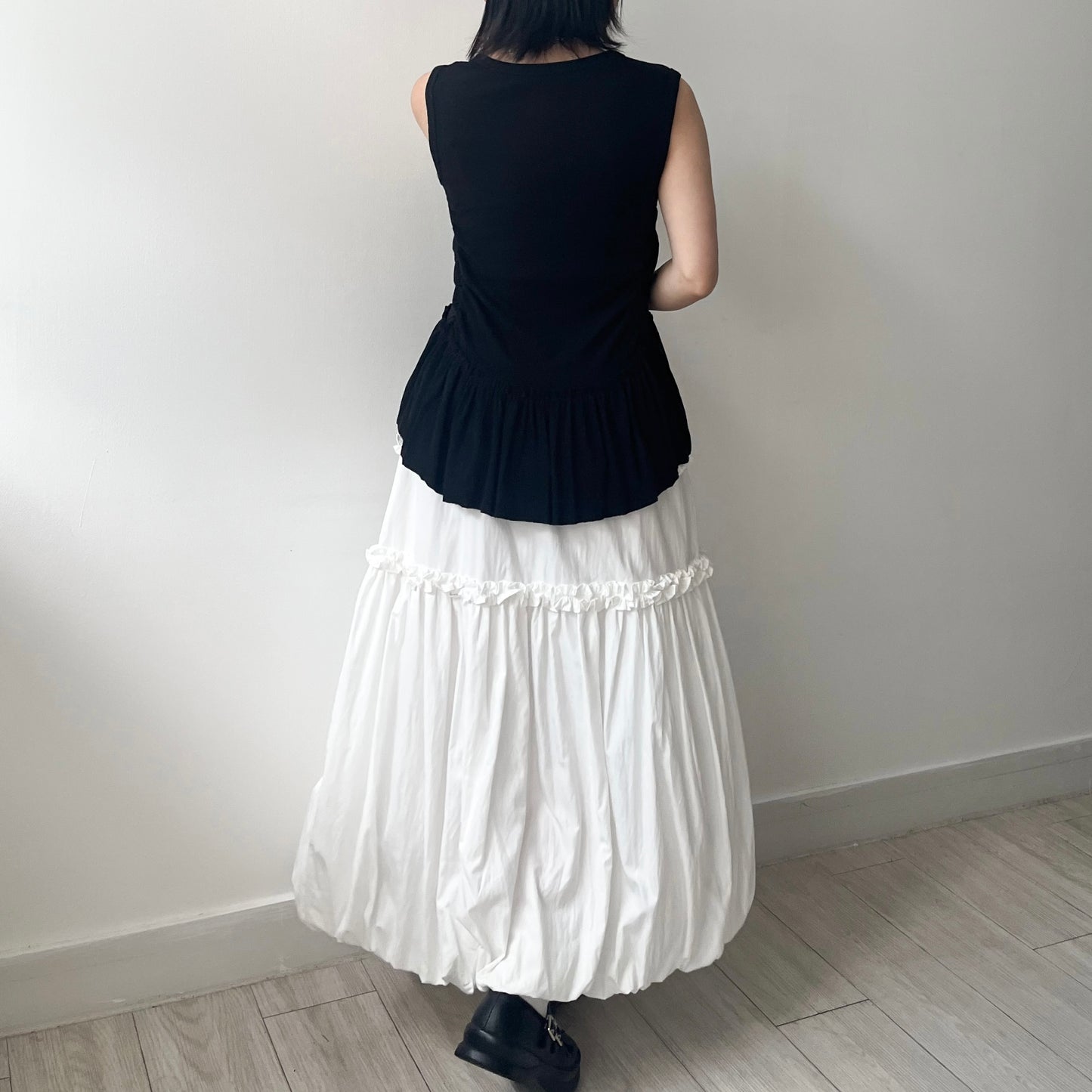 SK122- Ruffle Balloon Skirt | White | Black