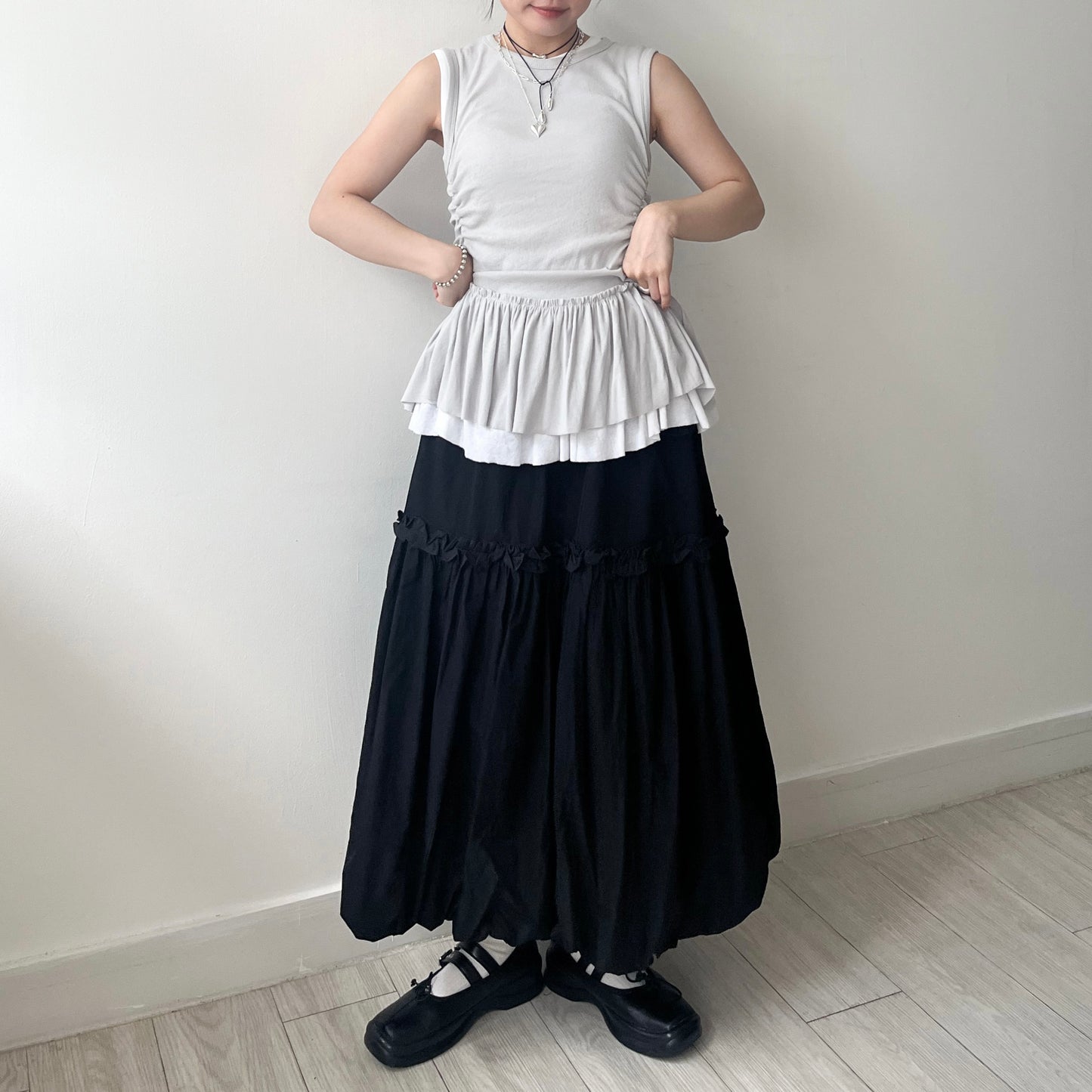 SK122- Ruffle Balloon Skirt | White | Black