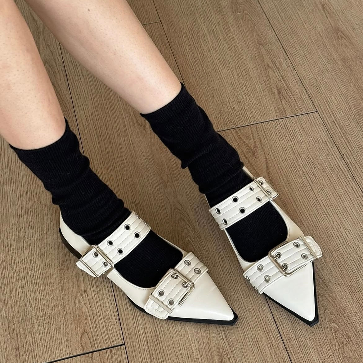 SH09 - 雙銀扣尖頭仿皮鞋 | White | Black