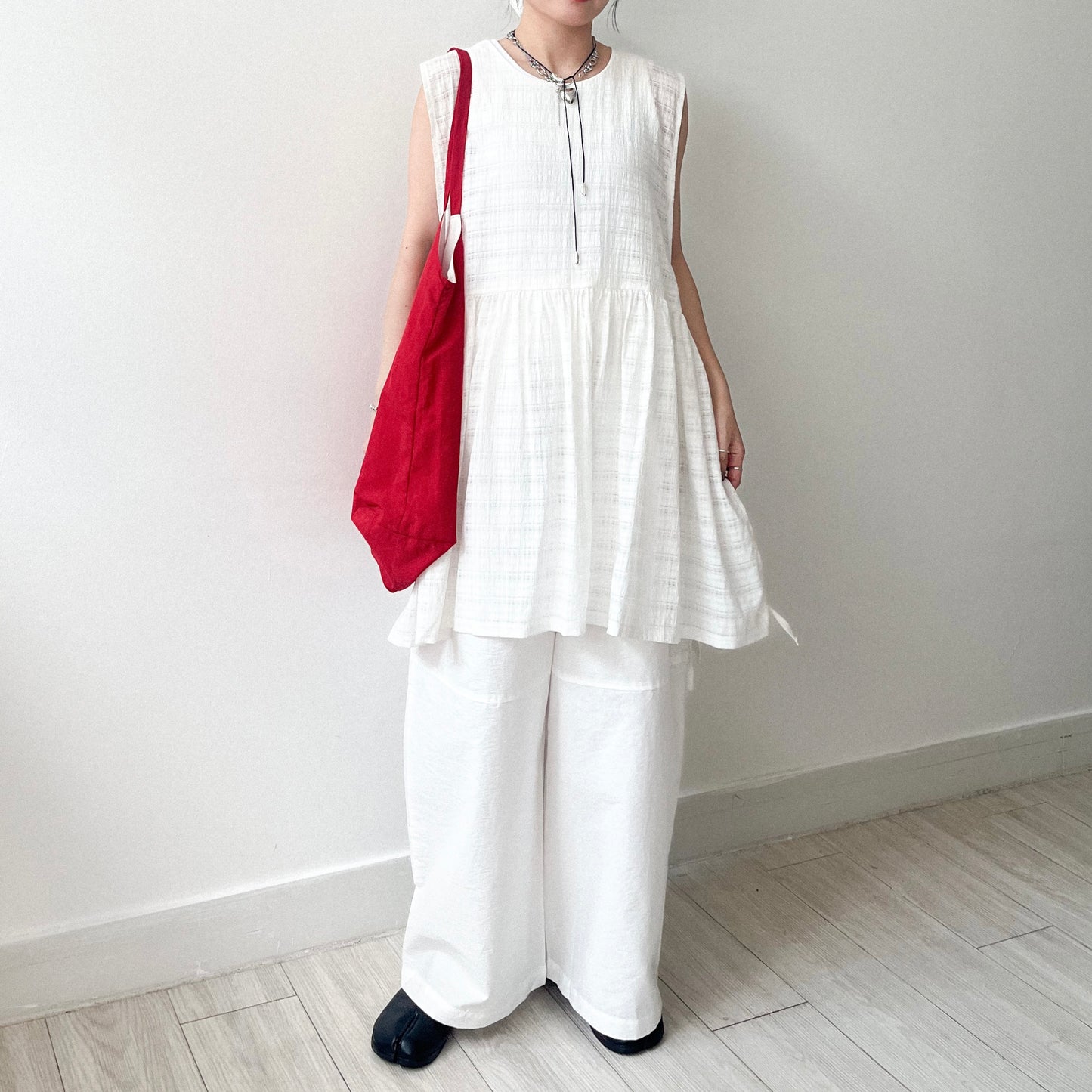 TP635- Big Cheked Side Ribbon Vest Layer | White