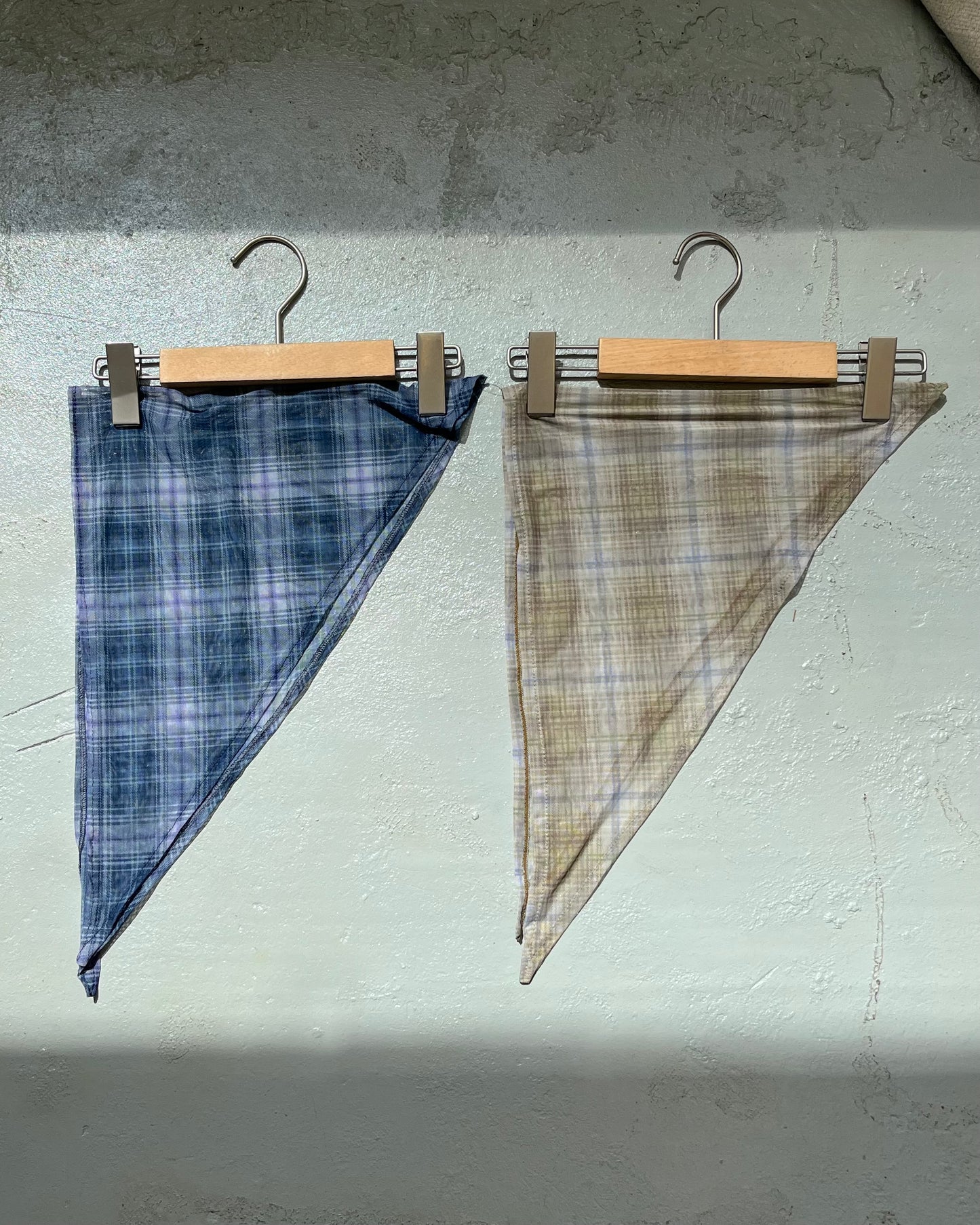 AC267- 方格網紗三角巾/頭巾 | Navy | Brown