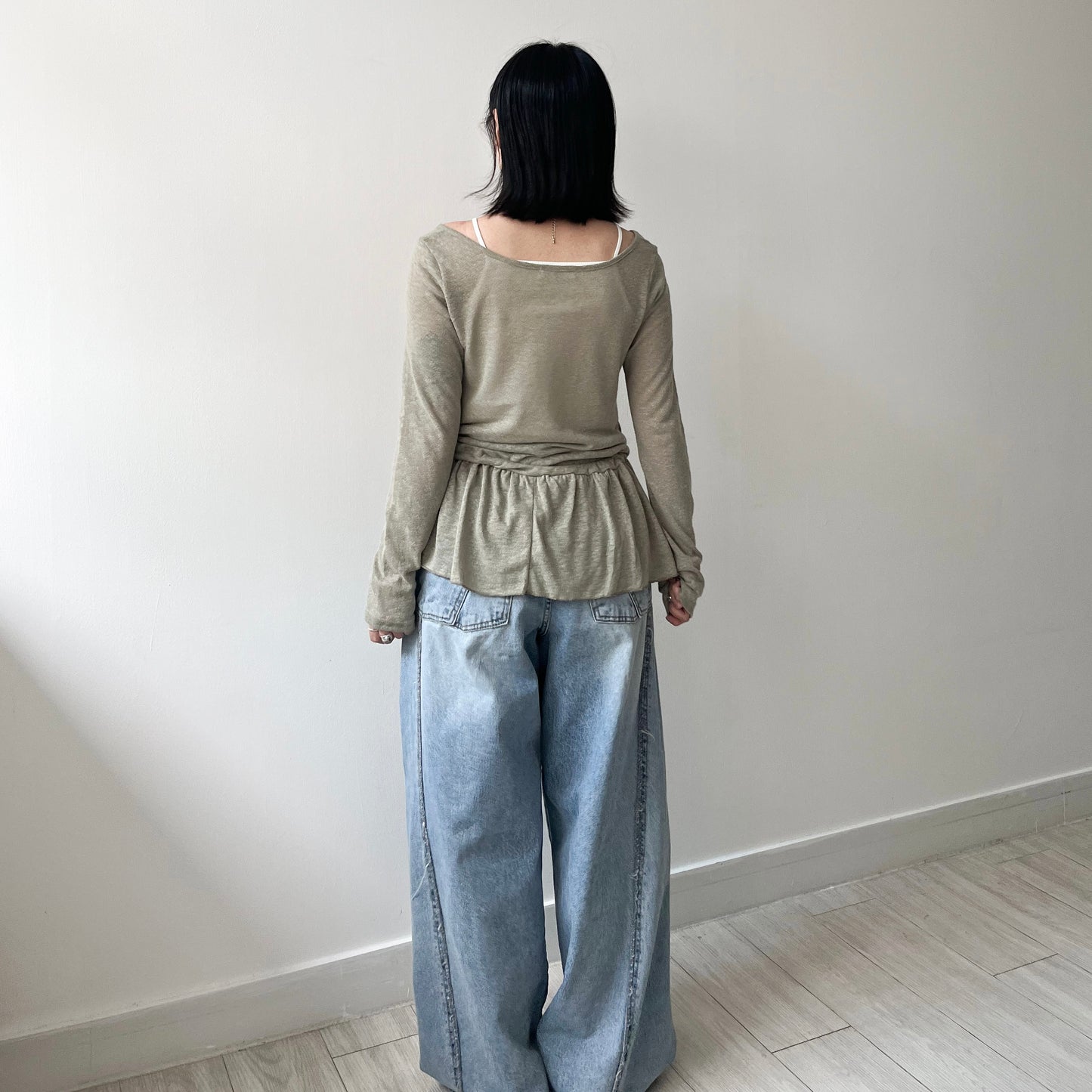 TP488- 大圓領束腰Ruffle Top | White | Khaki | Black