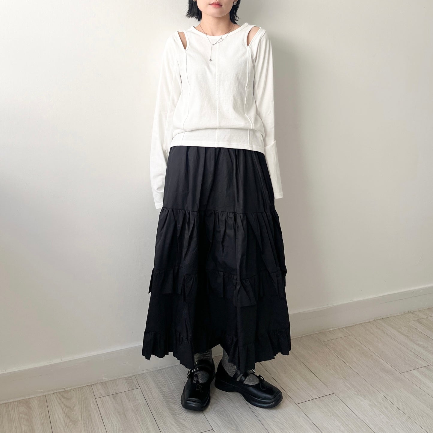 SK101- 破邊Ruffle Skirt | White | Black