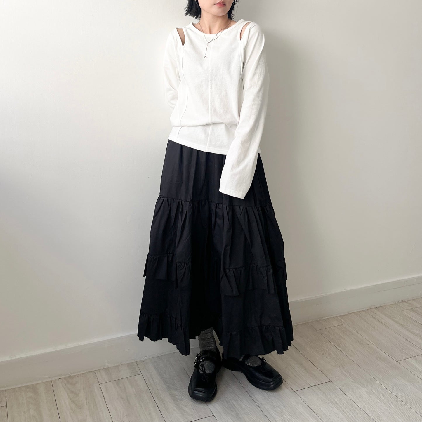 SK101- 破邊Ruffle Skirt | White | Black