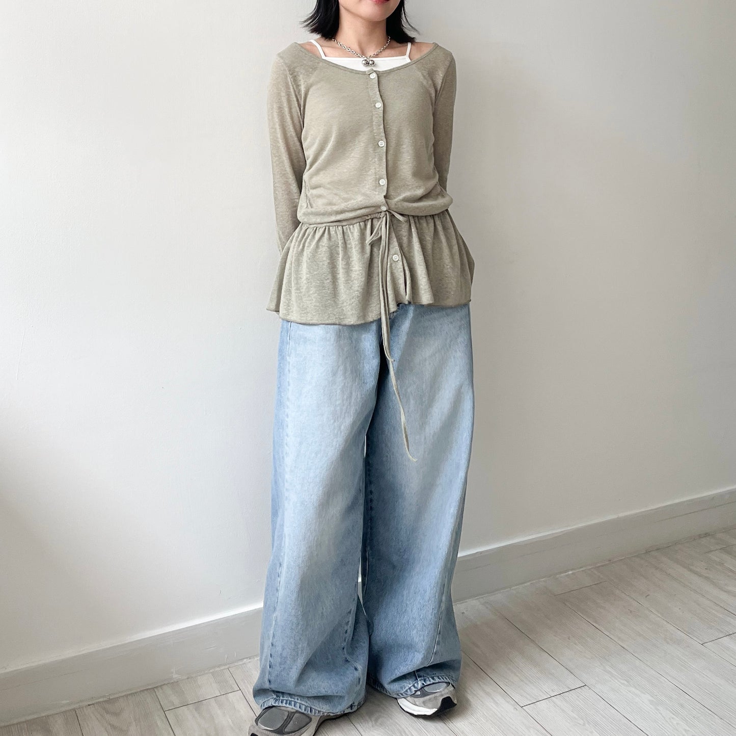TP488- 大圓領束腰Ruffle Top | White | Khaki | Black