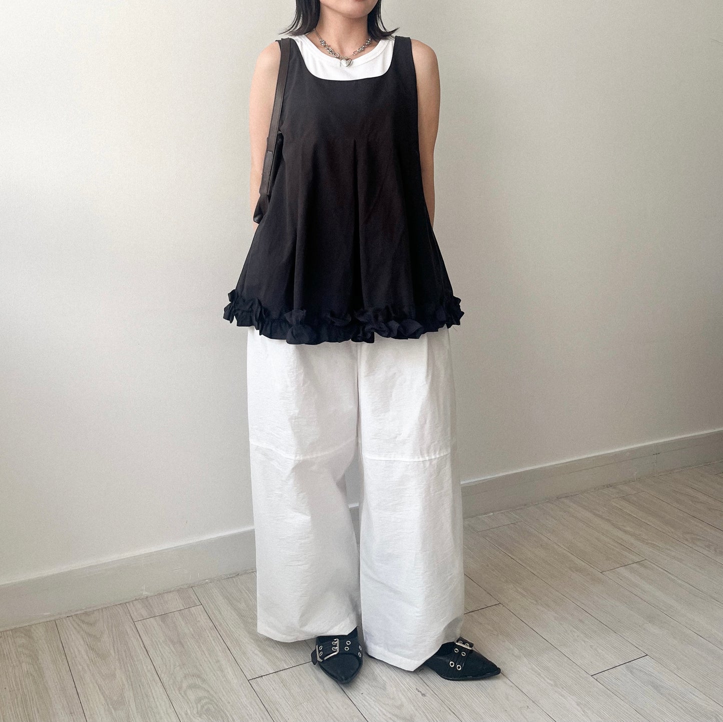 TP638- 方領Ruffles Vest | Black