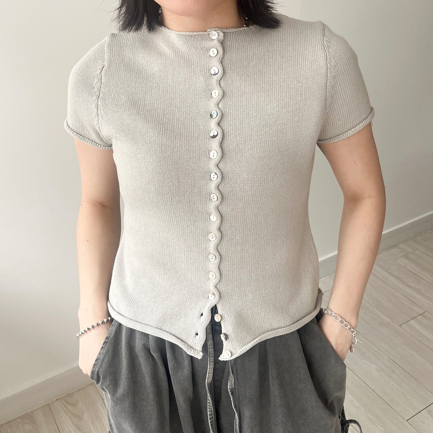 TP486- 可愛排鈕卷邊Top | Grey | Navy