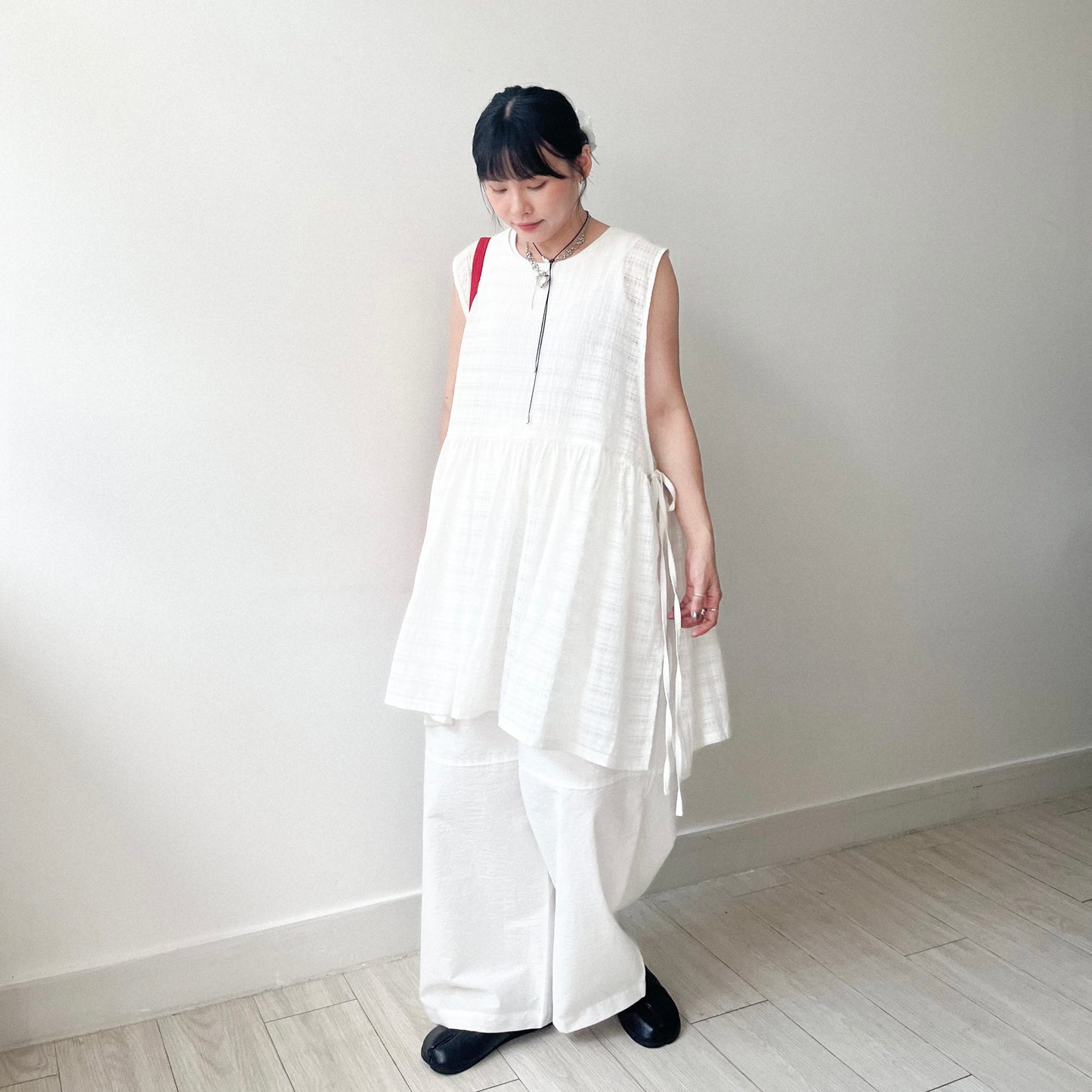 TP635- Big Cheked Side Ribbon Vest Layer | White