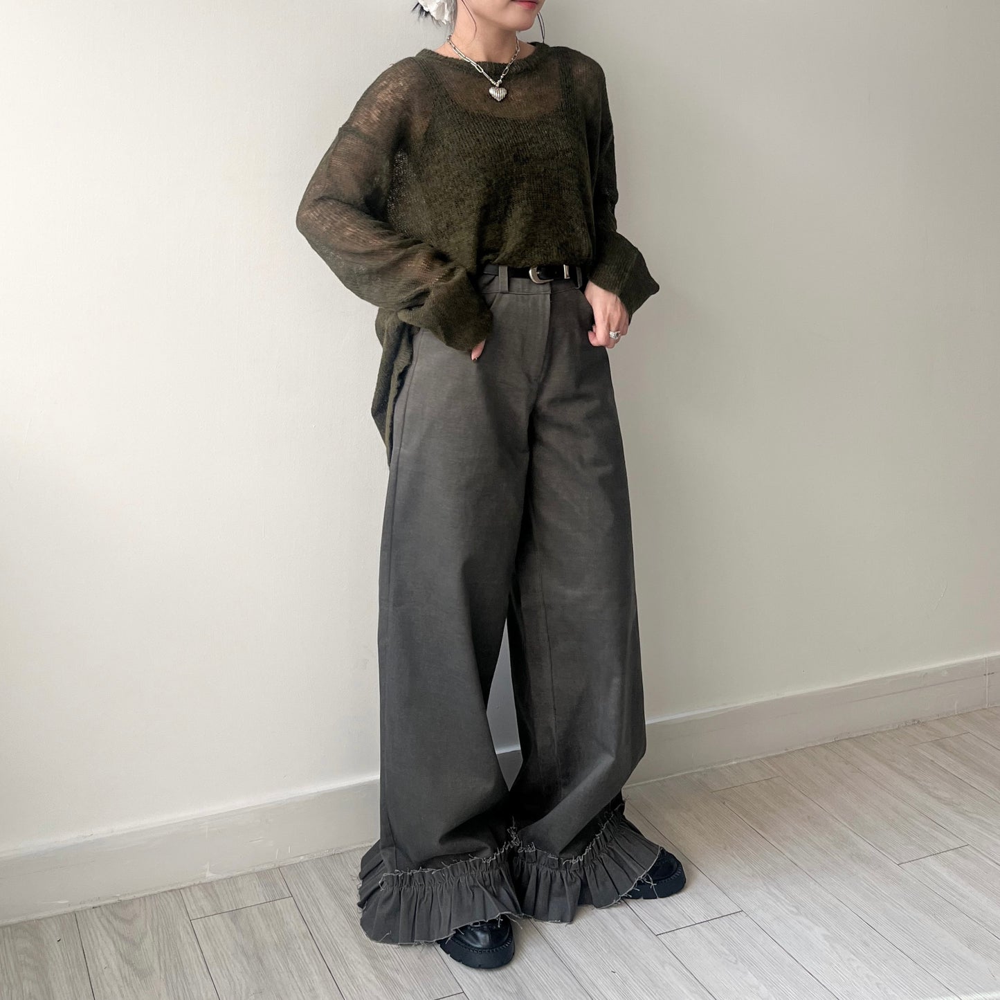 PT69- 荷葉腳扯布褲 | Grey khaki | Black