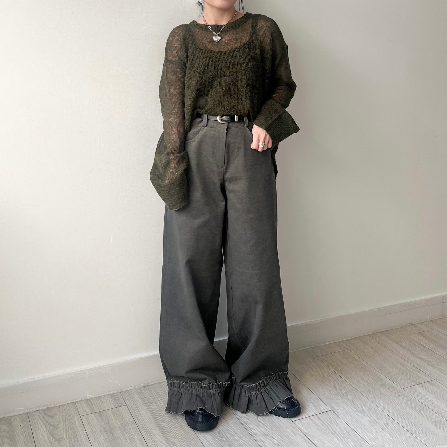 PT69- 荷葉腳扯布褲 | Grey khaki | Black