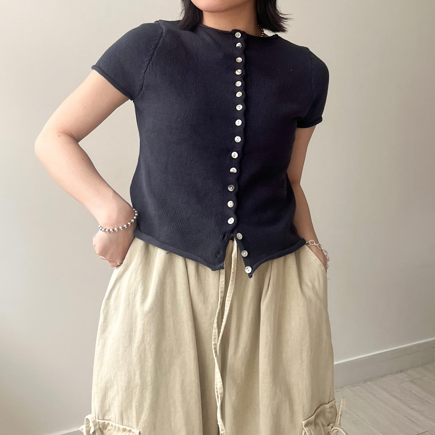 TP486- 可愛排鈕卷邊Top | Grey | Navy