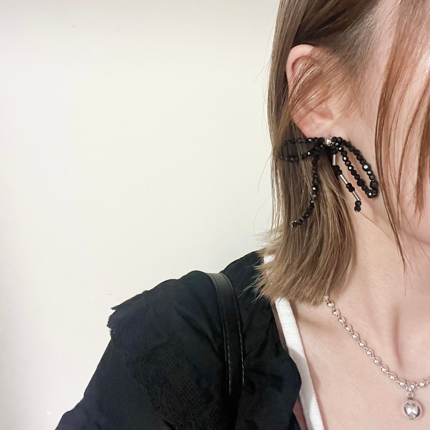 AC142- 3 Color Ribbon Earrings | Pearls | Clean | Black