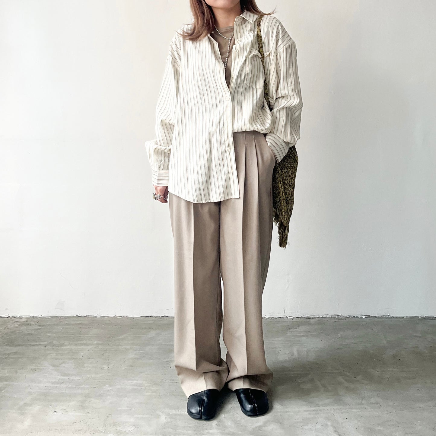 PT37- Pleated Trousers | Beige | Black