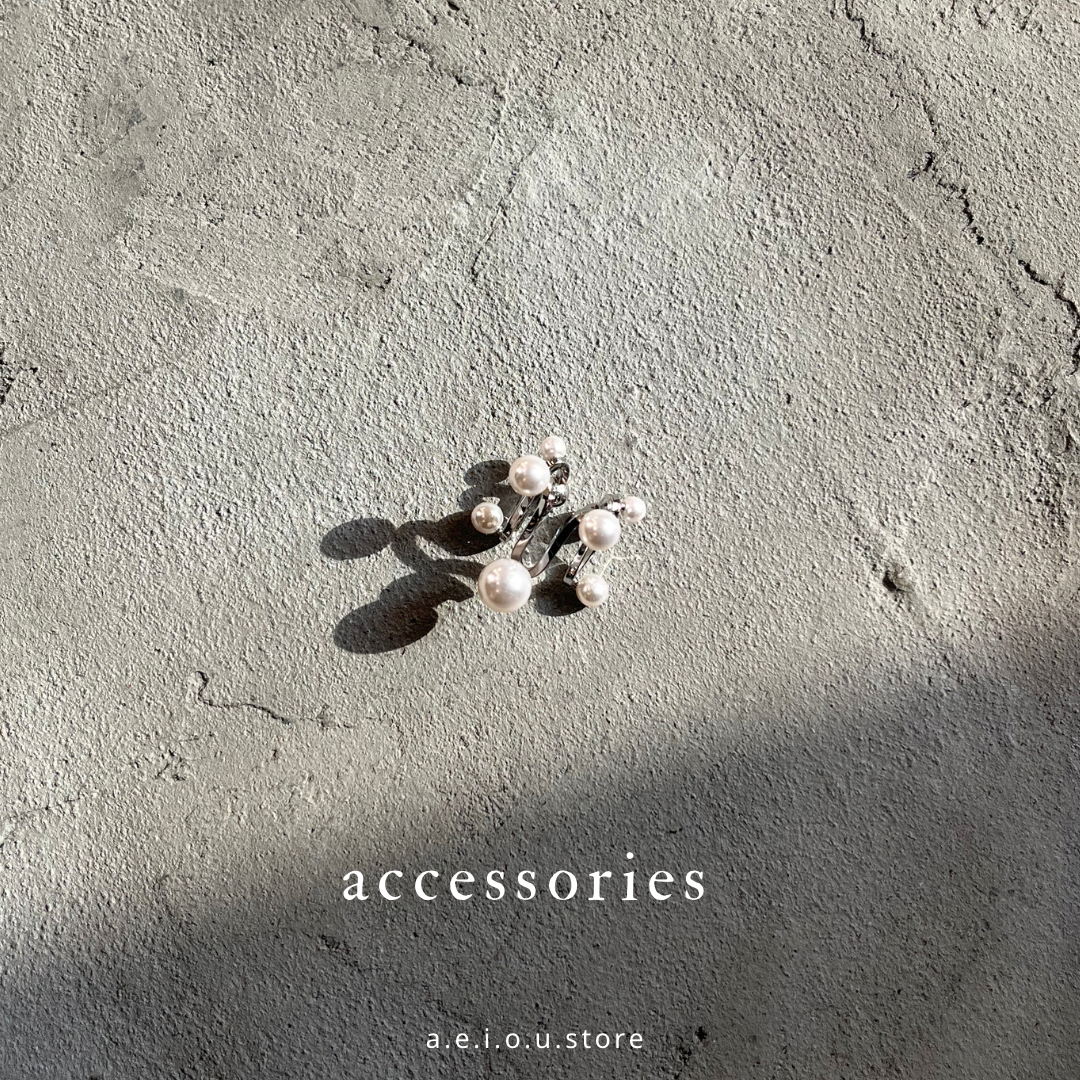 AC42- Ball Ball Small Pearls earcuff