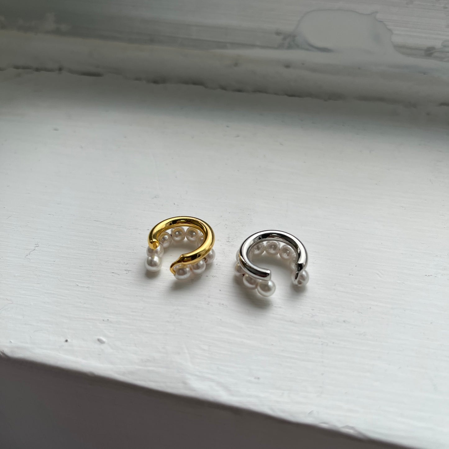 Pearl double round ear cuff