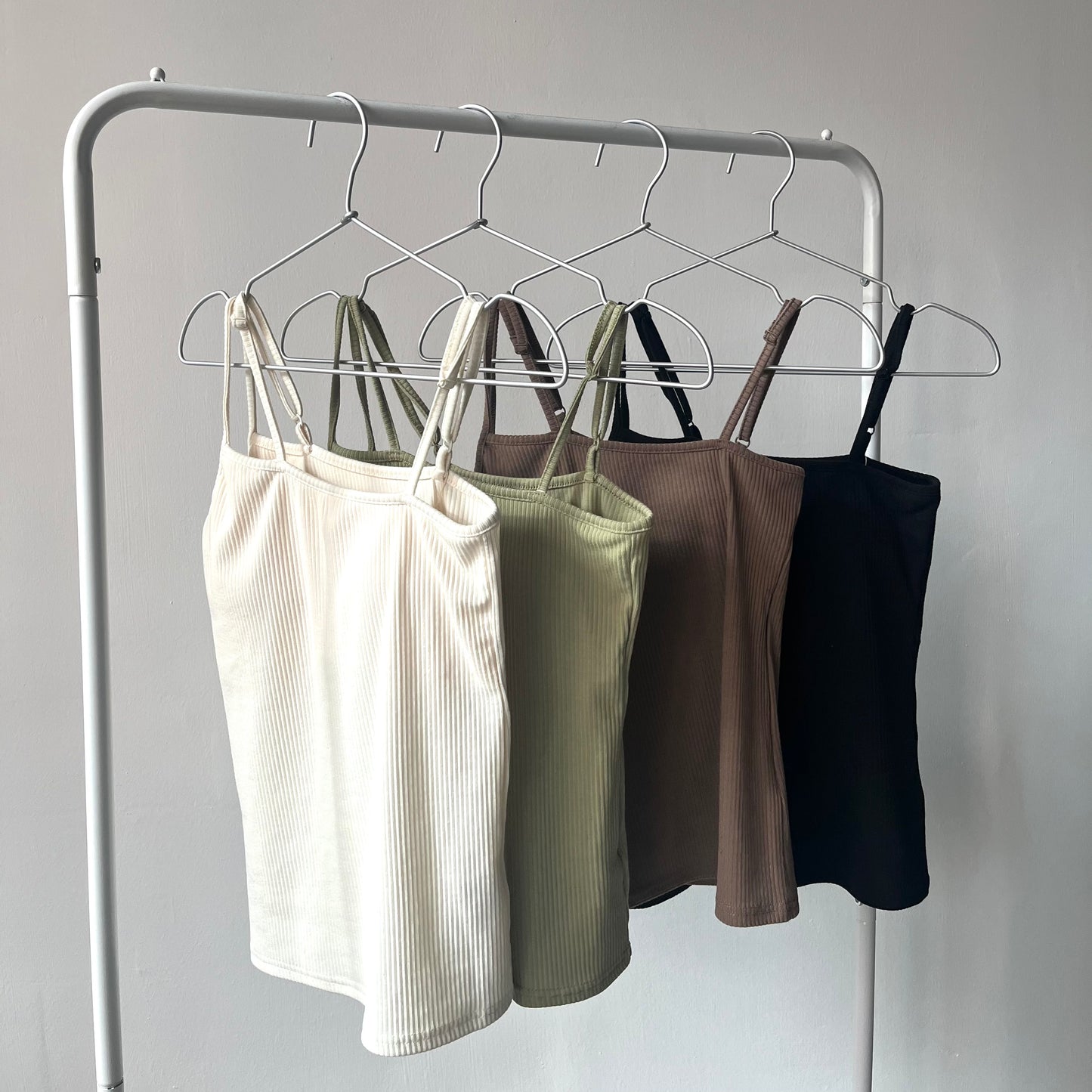 TP92- 三肩帶有墊背心 | Ivory | Green | Brown | Black