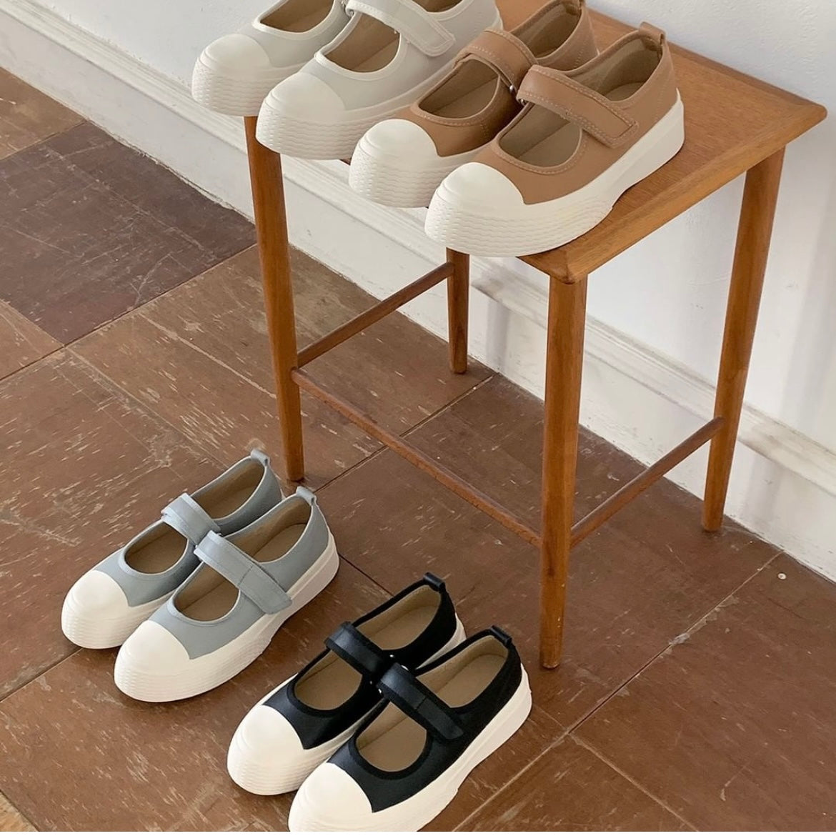 Leather velcro shoes