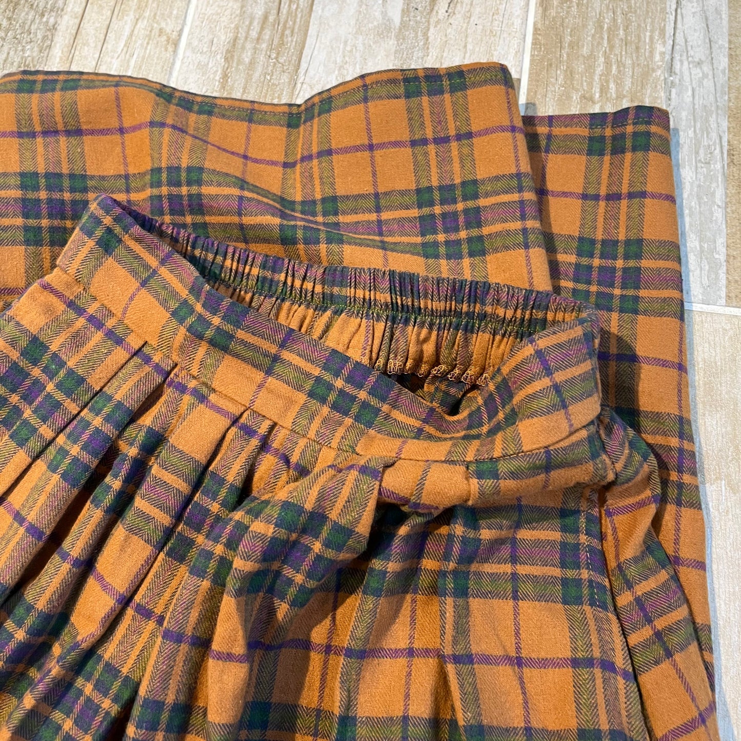 Che Dot Skirt