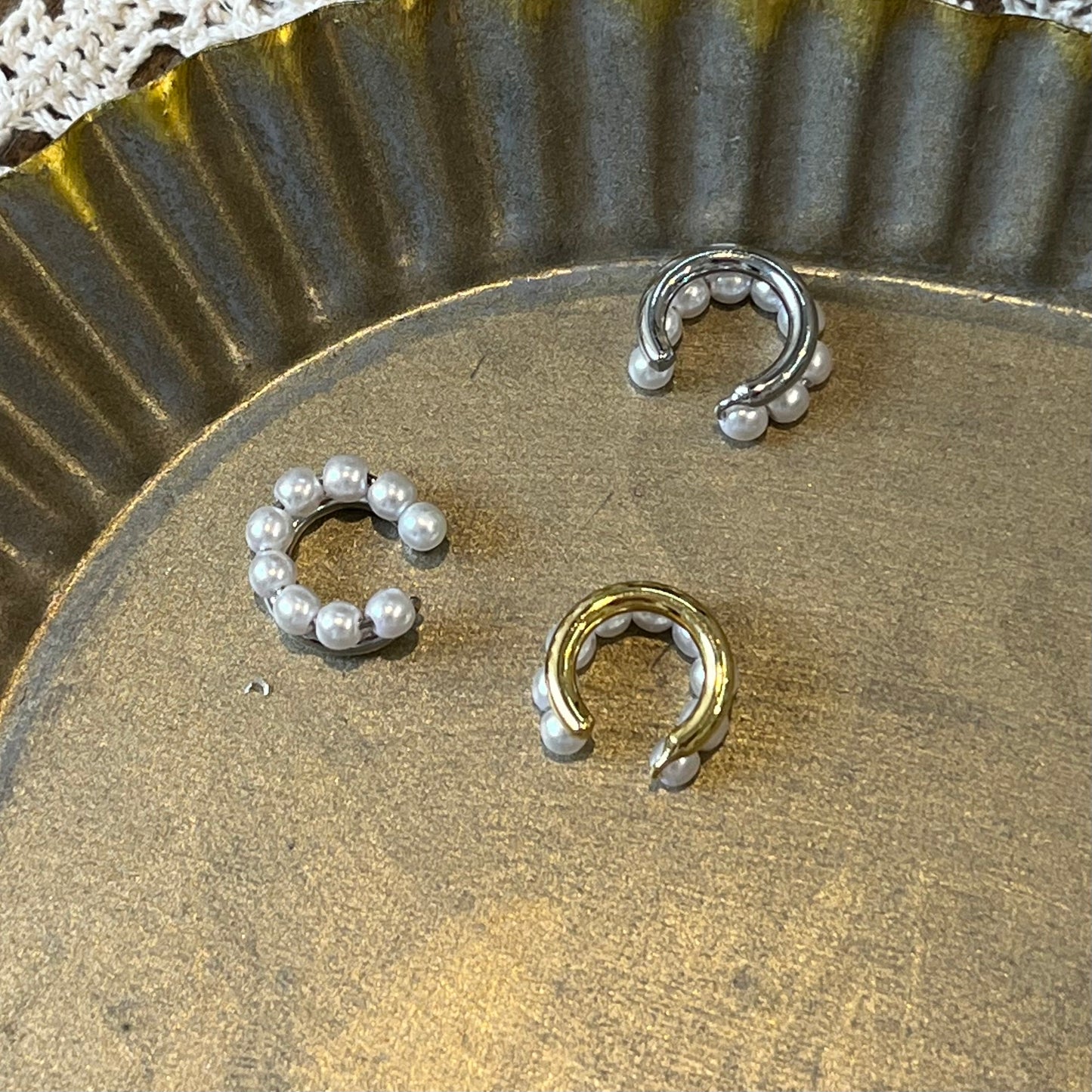 Pearl double round ear cuff