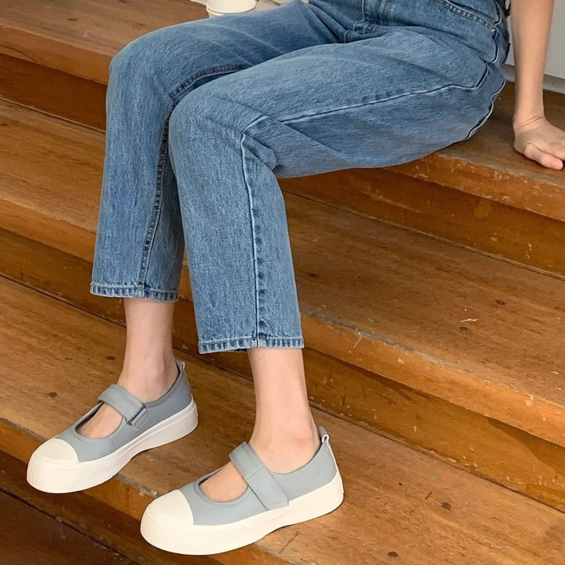 Leather velcro shoes
