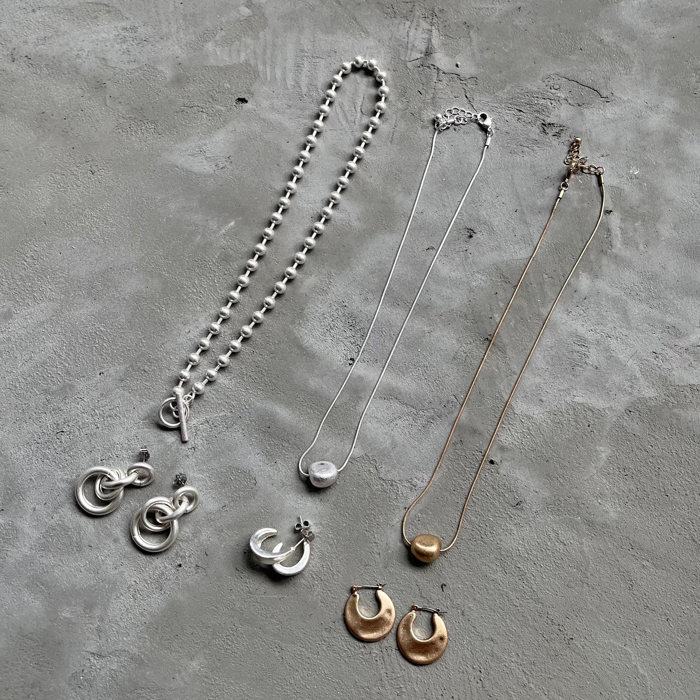 AC13- Stone Necklace
