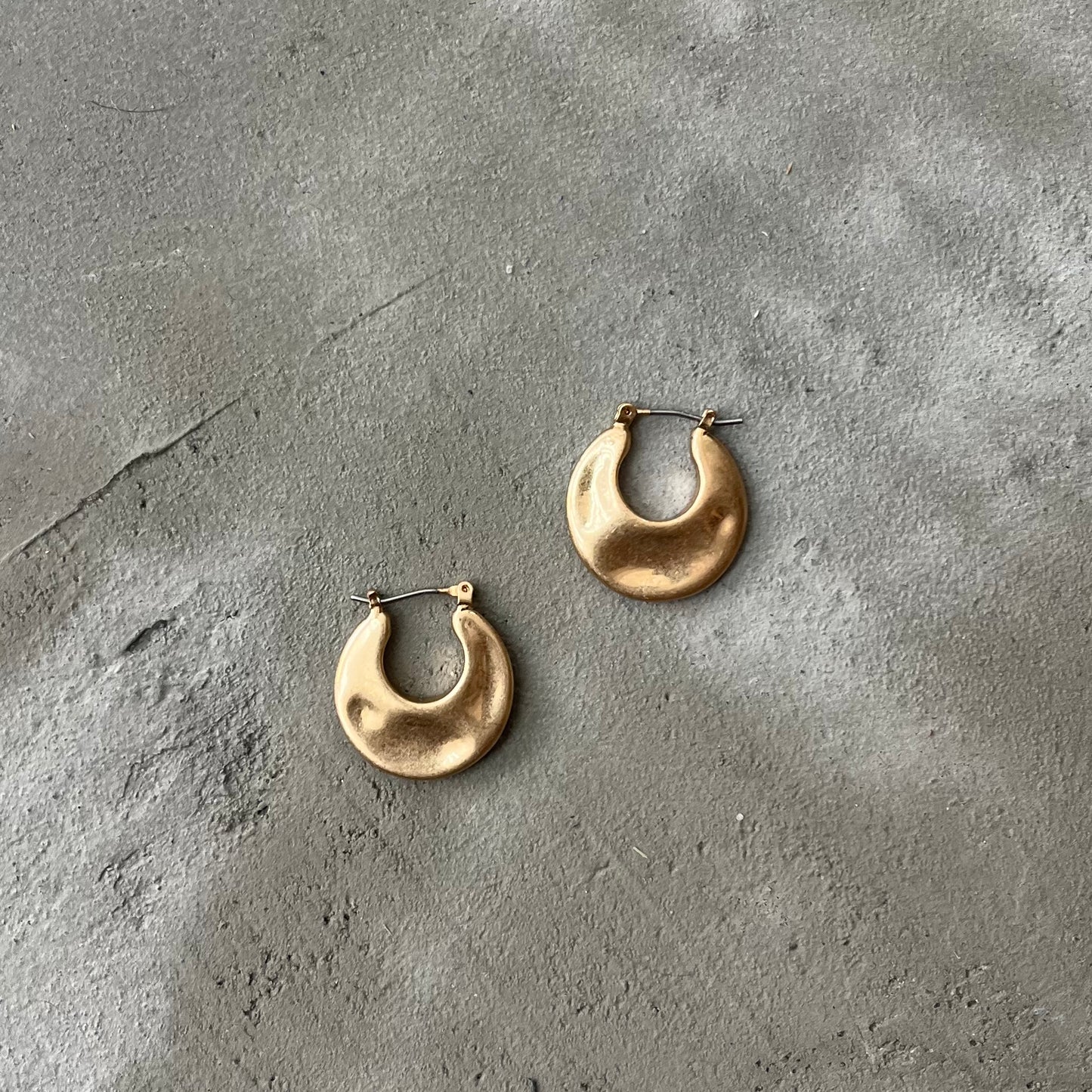 AC21- 啞面Moon Earring