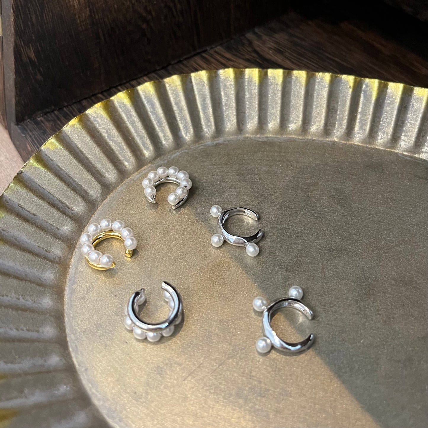 Pearl double round ear cuff
