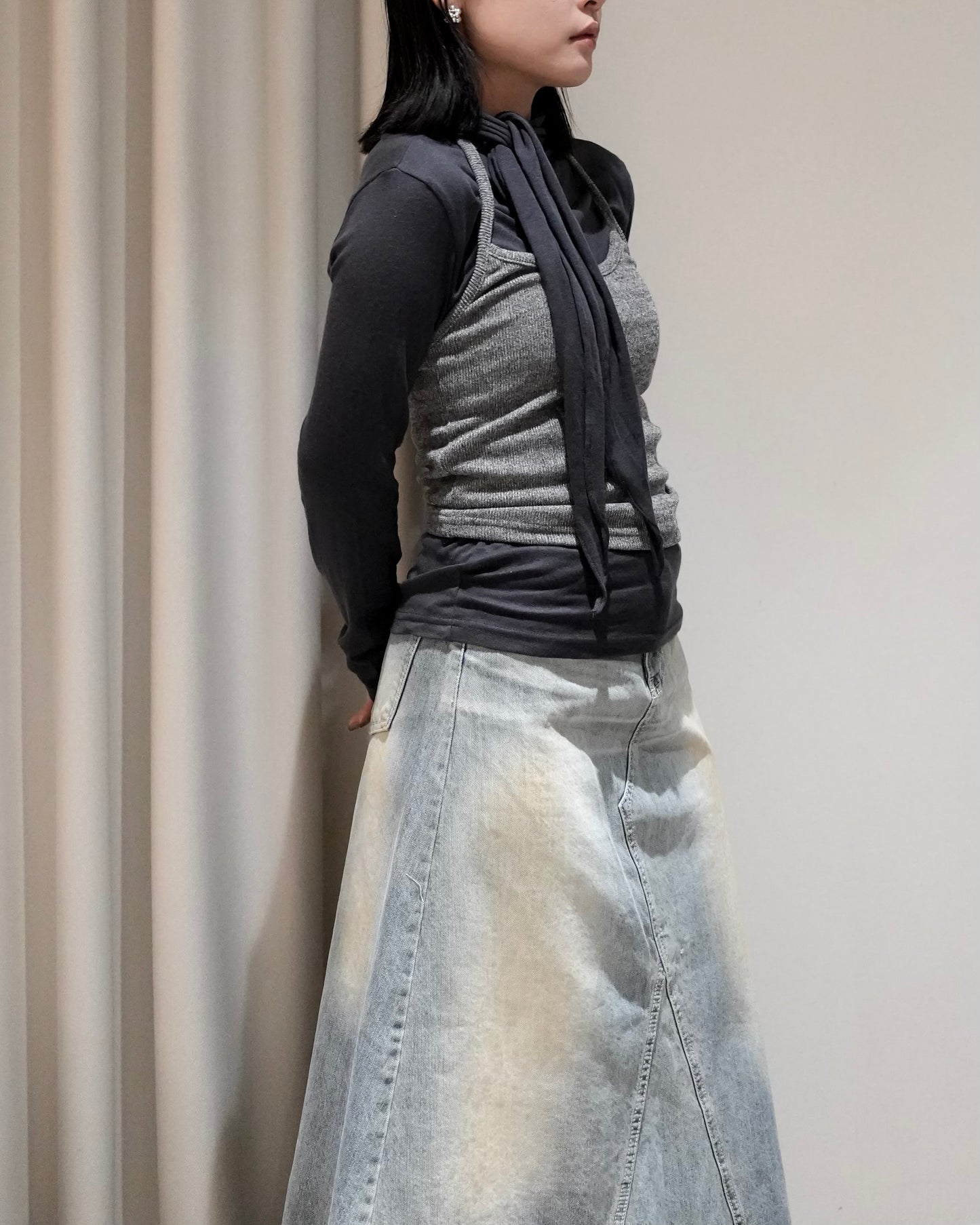 TP699- Design Neck Top | Ivory | Navy