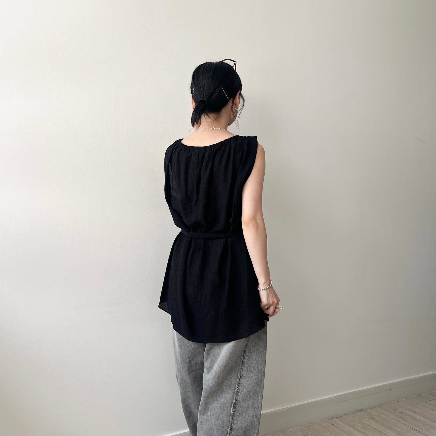 TP512- 暗條紋背連多用頸帶 | White | Black