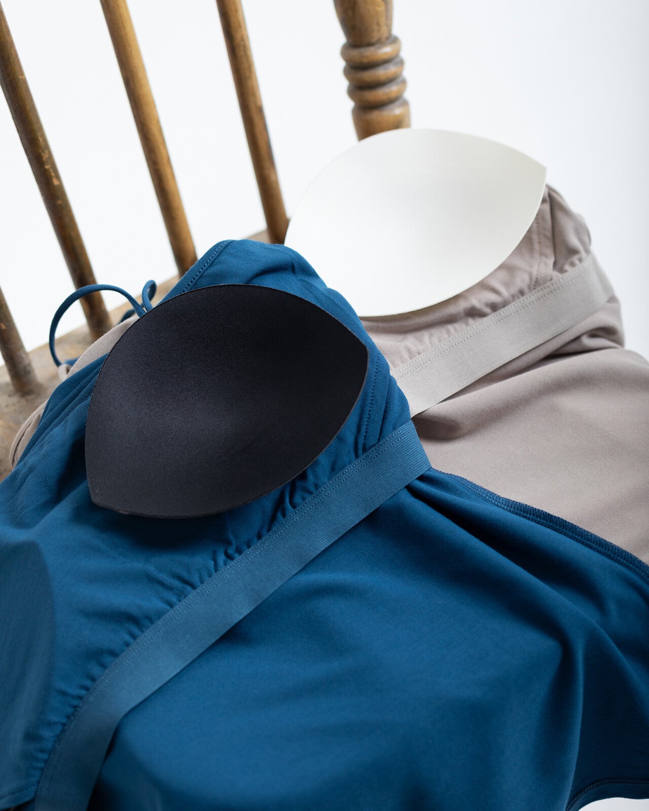 TP795- 🇯🇵UV Cooling Bamboo Bare Camisole with Cups | White | Red | Blue | MilkTea | Charcoal | Black no ( 涼感防UV )