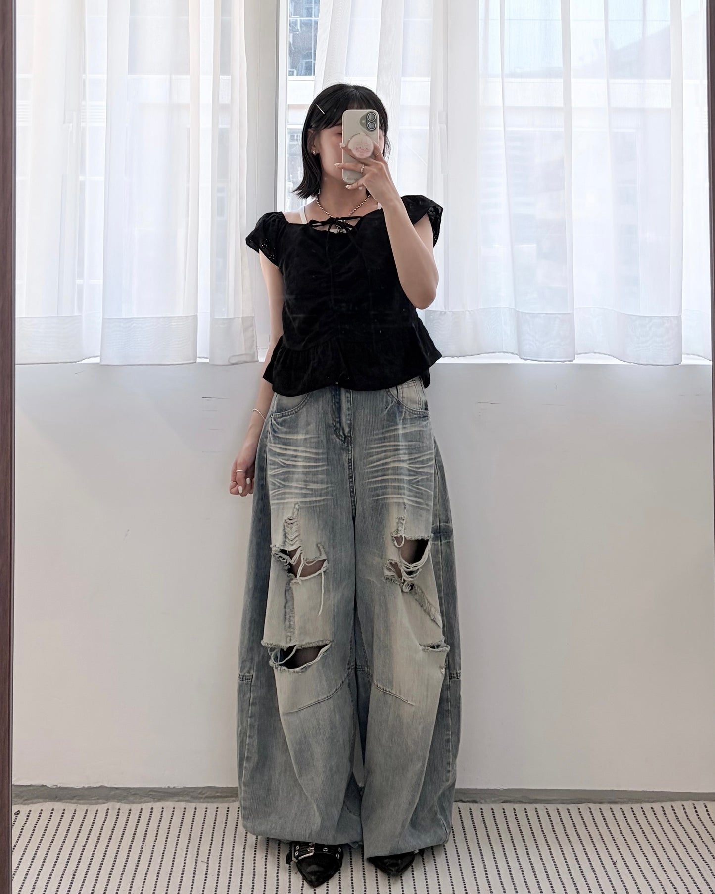 PT121- 破爛闊身牛仔褲 連Belt ( S / M / L )