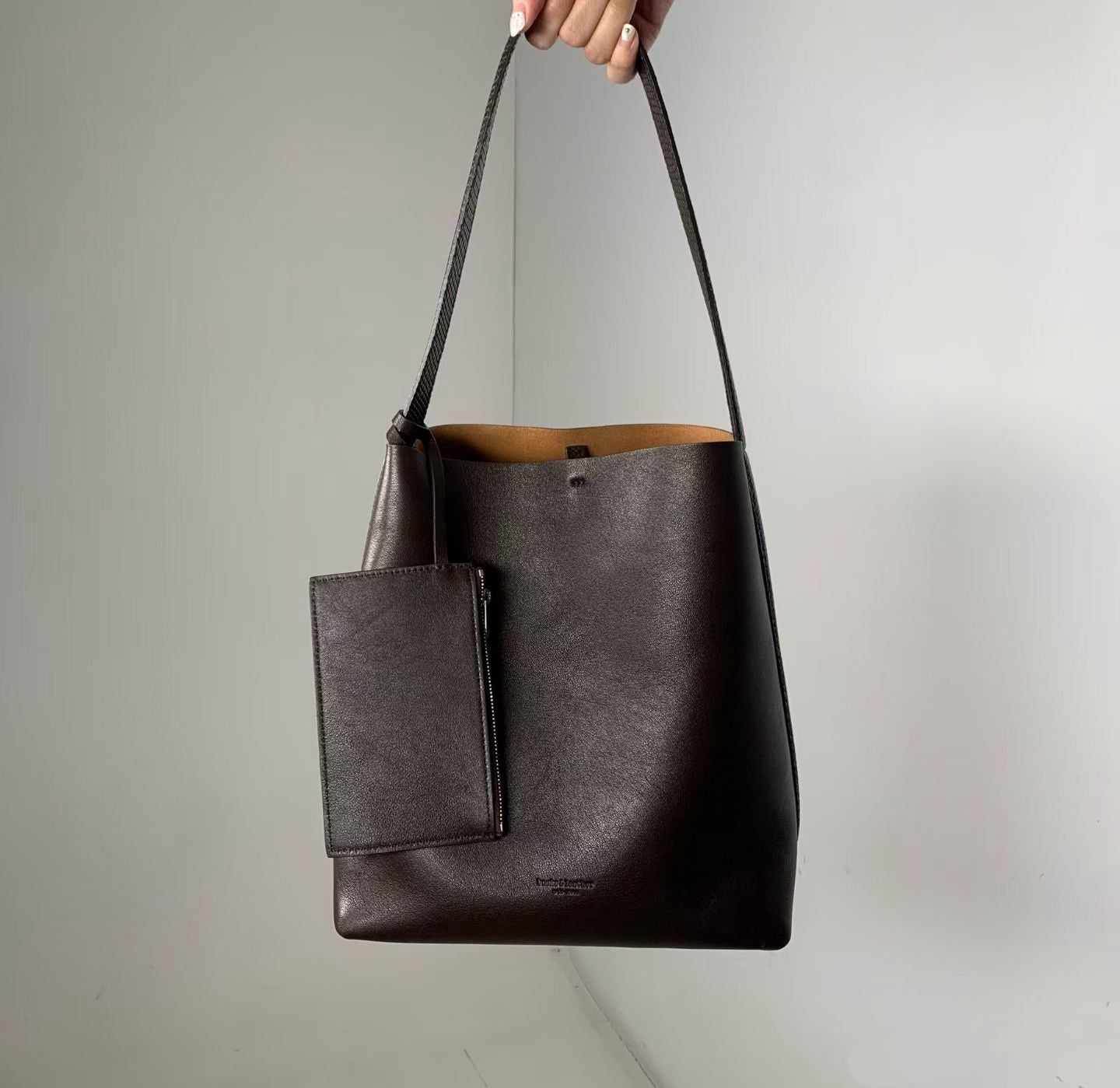 羊皮 Classic 托特包 | Black | Chocolate ( 連小掛包 )