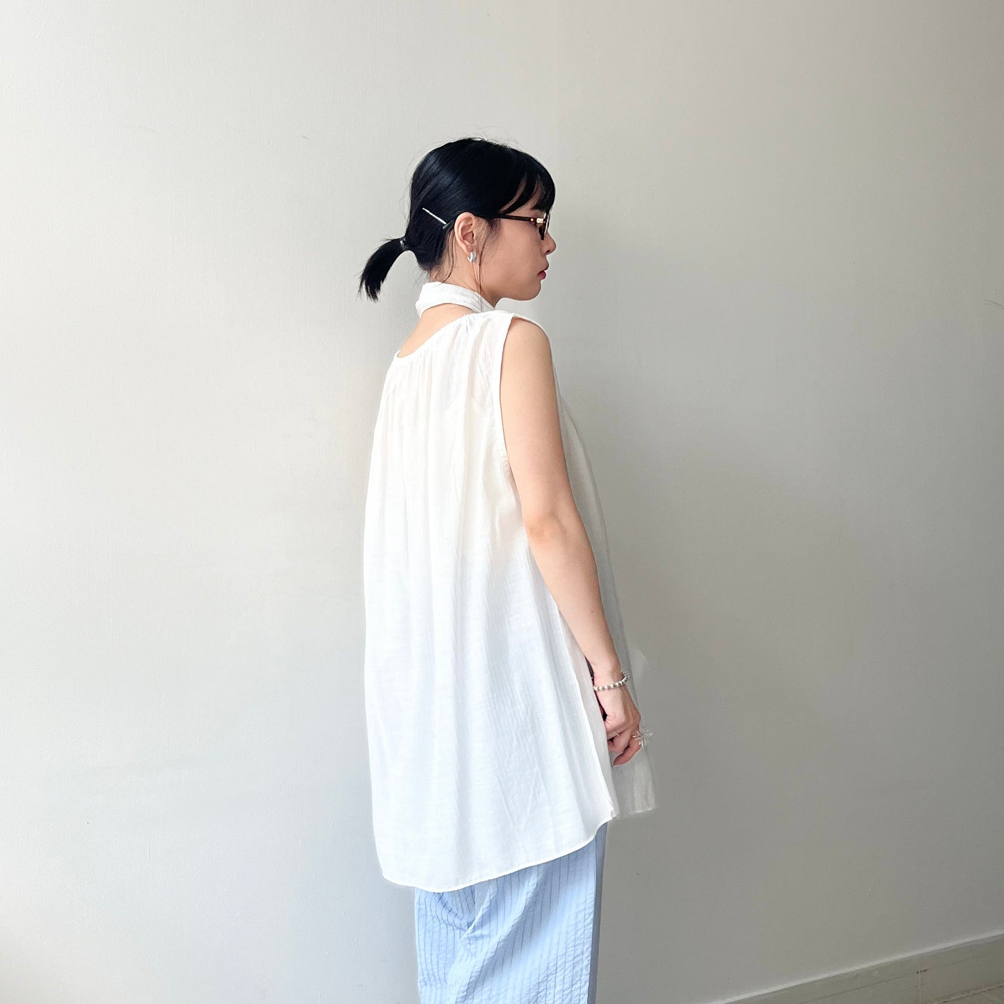 TP512- 暗條紋背連多用頸帶 | White | Black