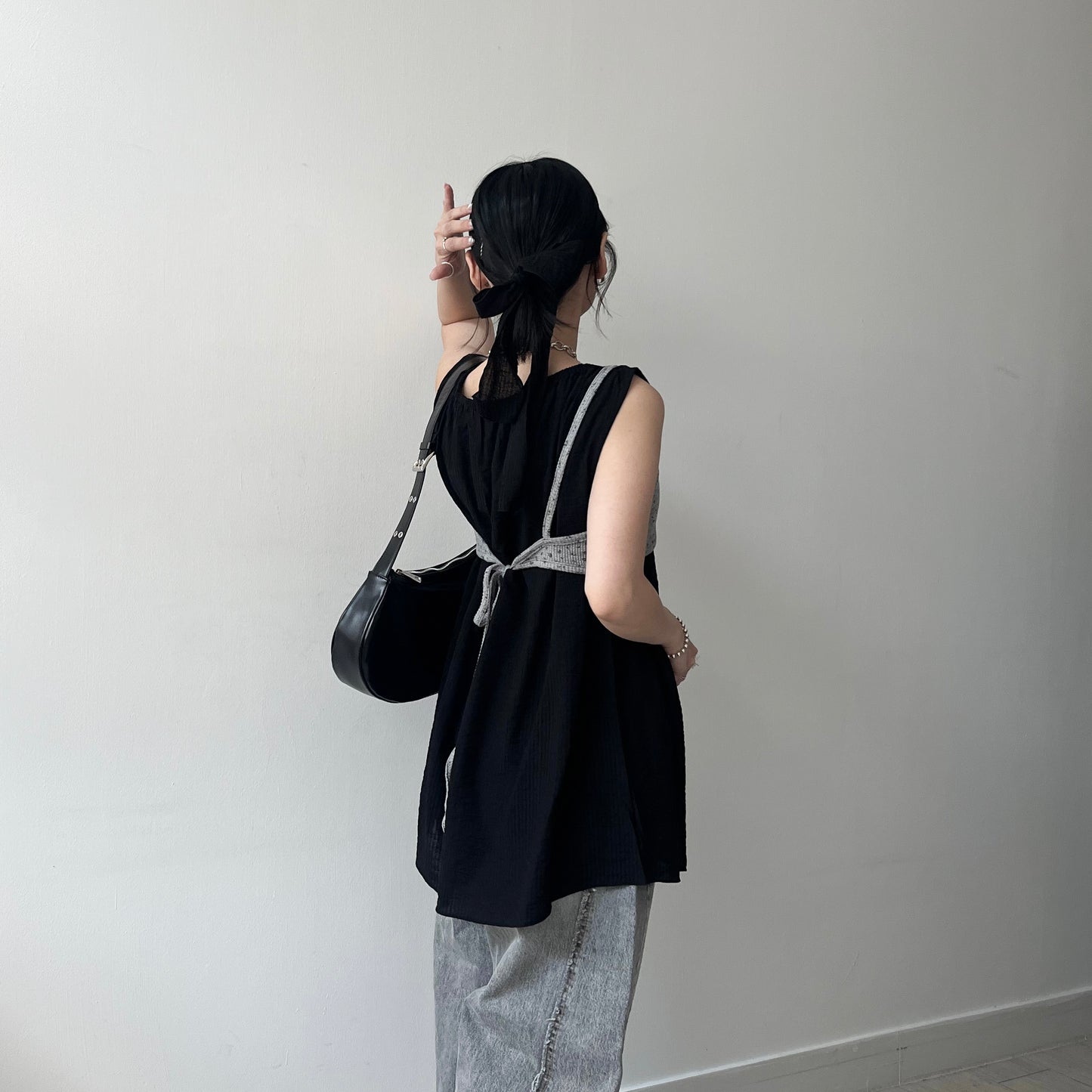 TP512- 暗條紋背連多用頸帶 | White | Black
