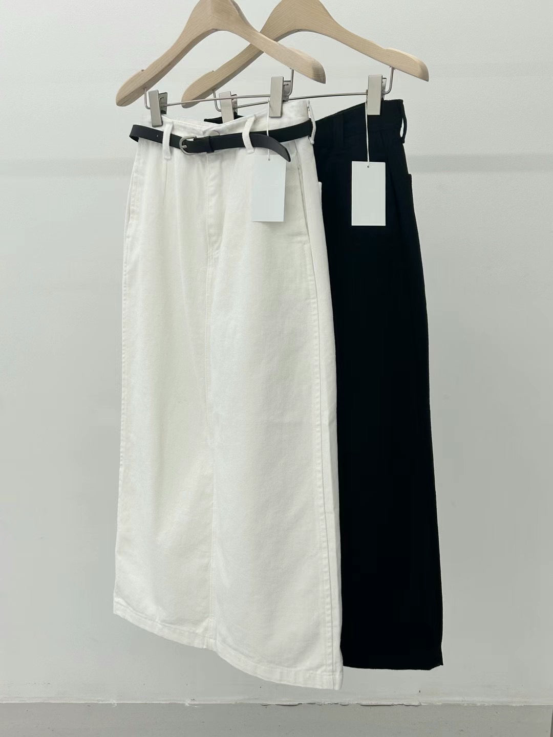 SK90 - H Line Skirt  | White | Black