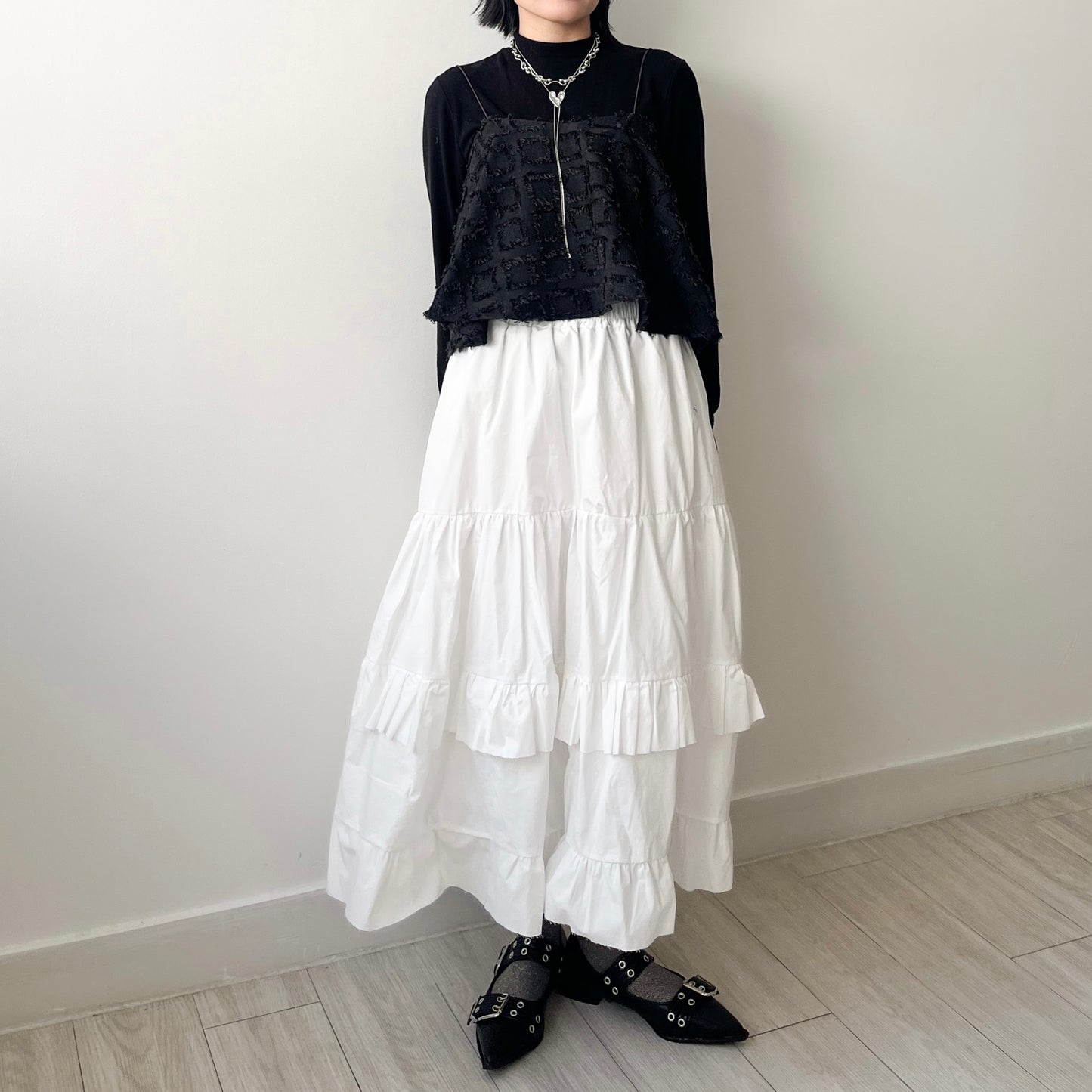 SK101- 破邊Ruffle Skirt | White | Black