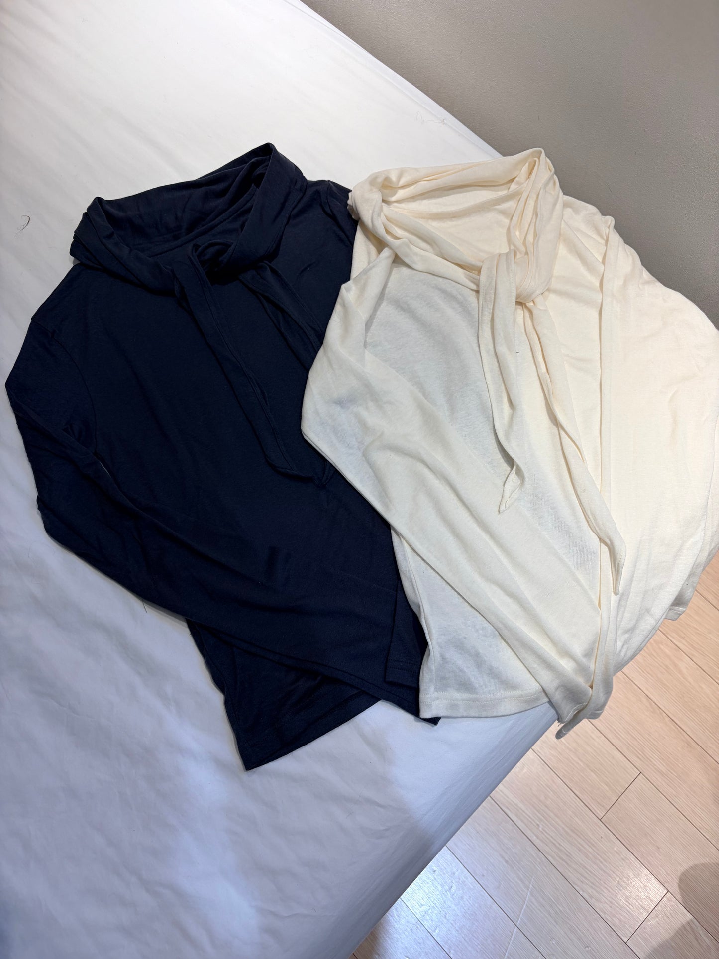 TP699- Design Neck Top | Ivory | Navy